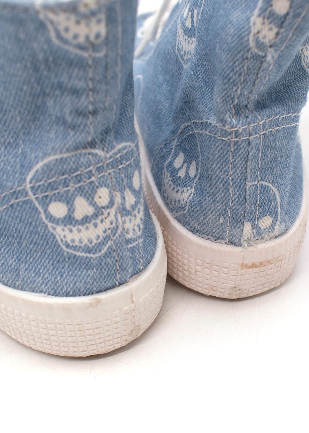 Boys Preowned Stella McCartney Skull Print Light Blue Lace Up High Top Trainers Size 6 Years + Blue and White cotton