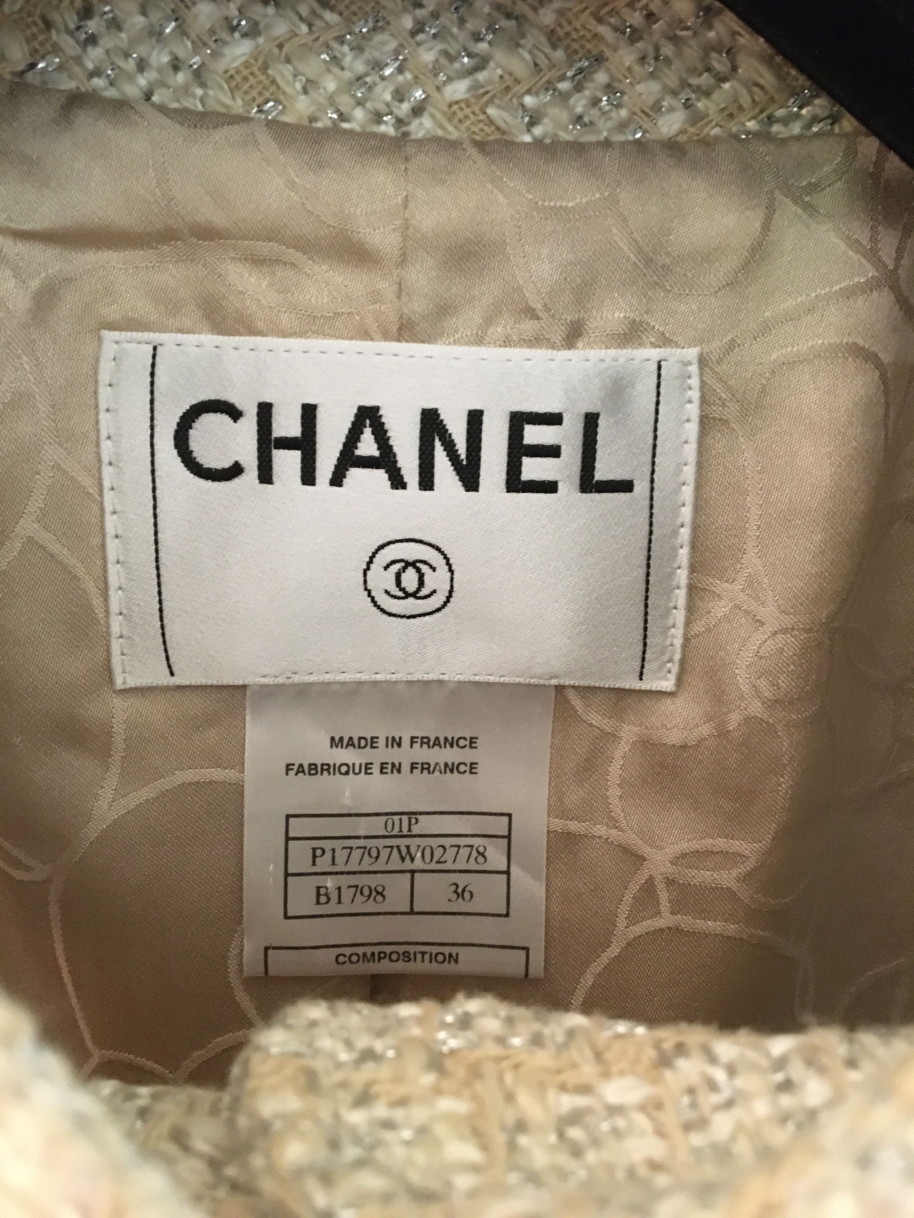 Preowned Chanel Tweed Sleeveless Jacket Size S white beige mixed