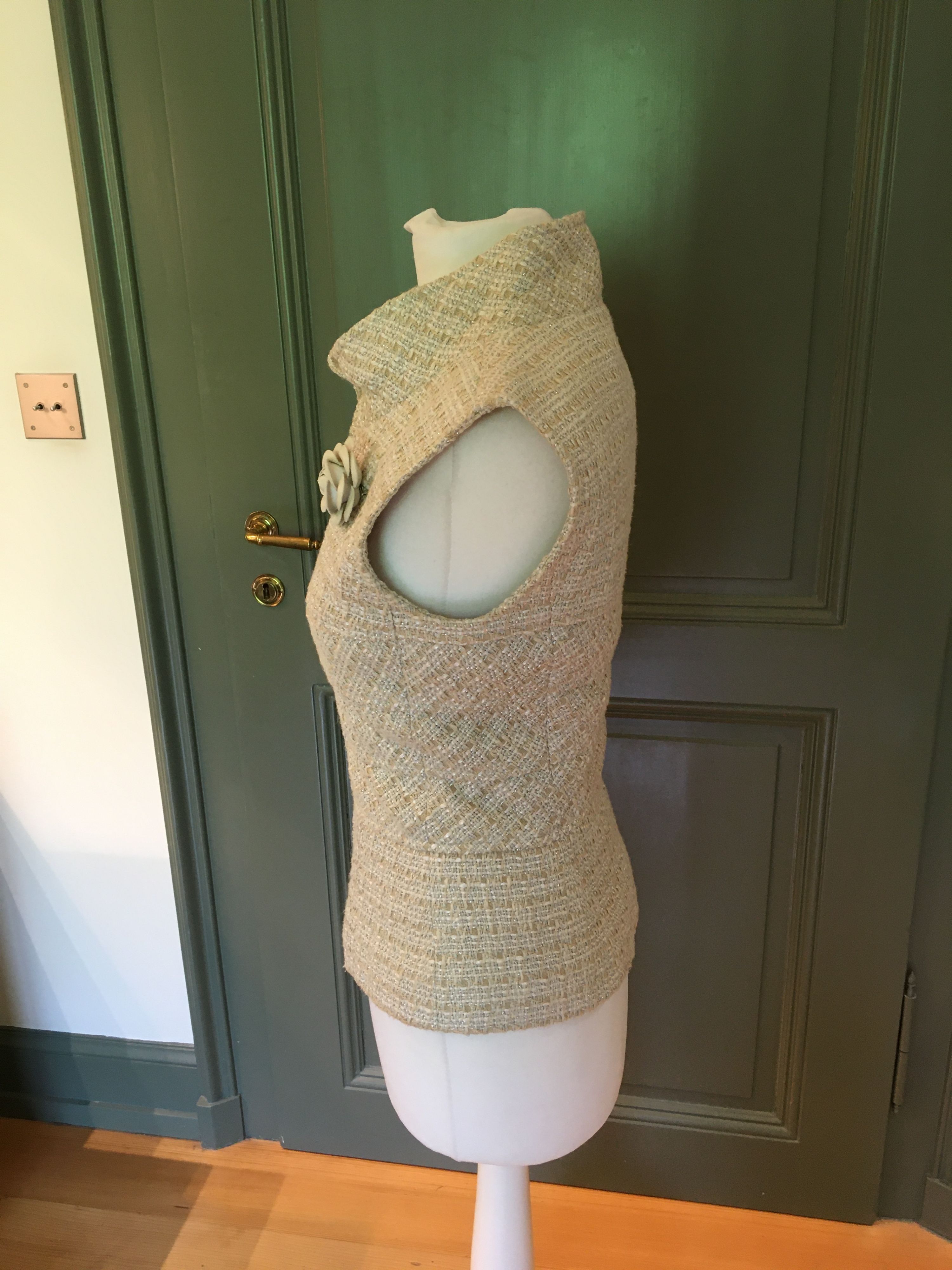 Preowned Chanel Tweed Sleeveless Jacket Size S white beige mixed