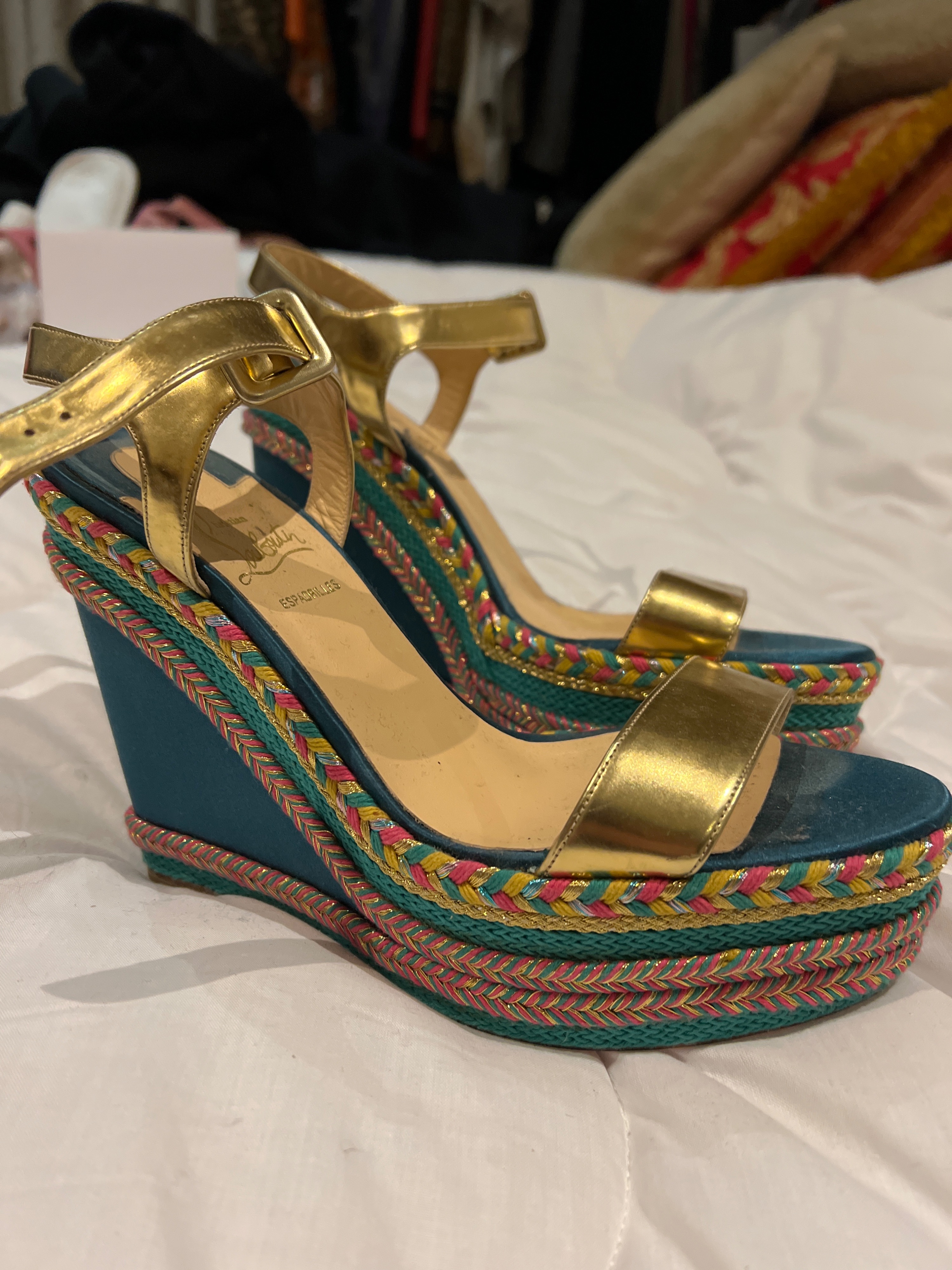 Preowned Christian Louboutin Multicolour Raffia Wedge Heeled Sandals Size 41 Gold blue and pink eel