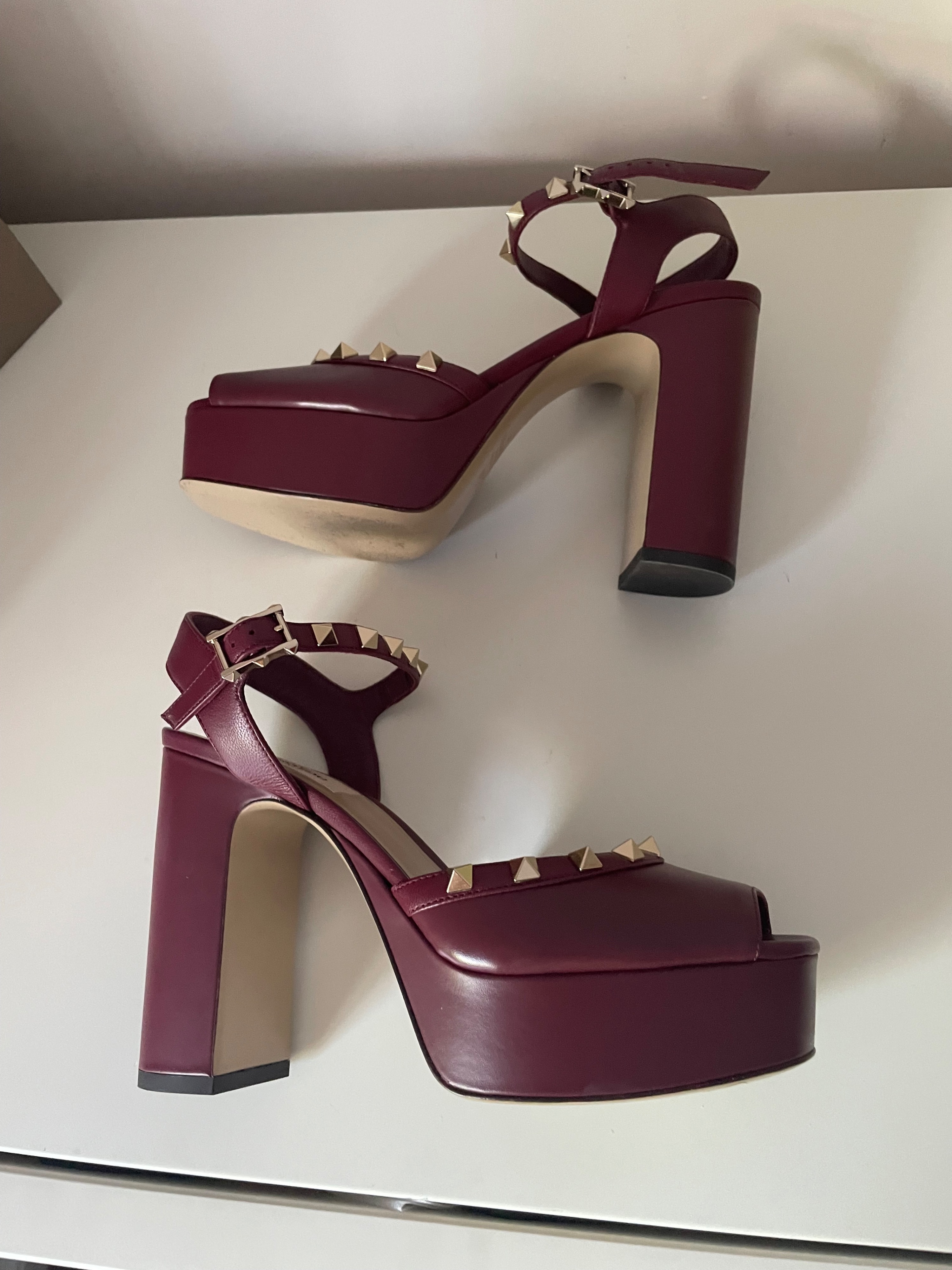 Preowned Valentino Burgundy Rockstud  Platform Sandals Size 375 leather