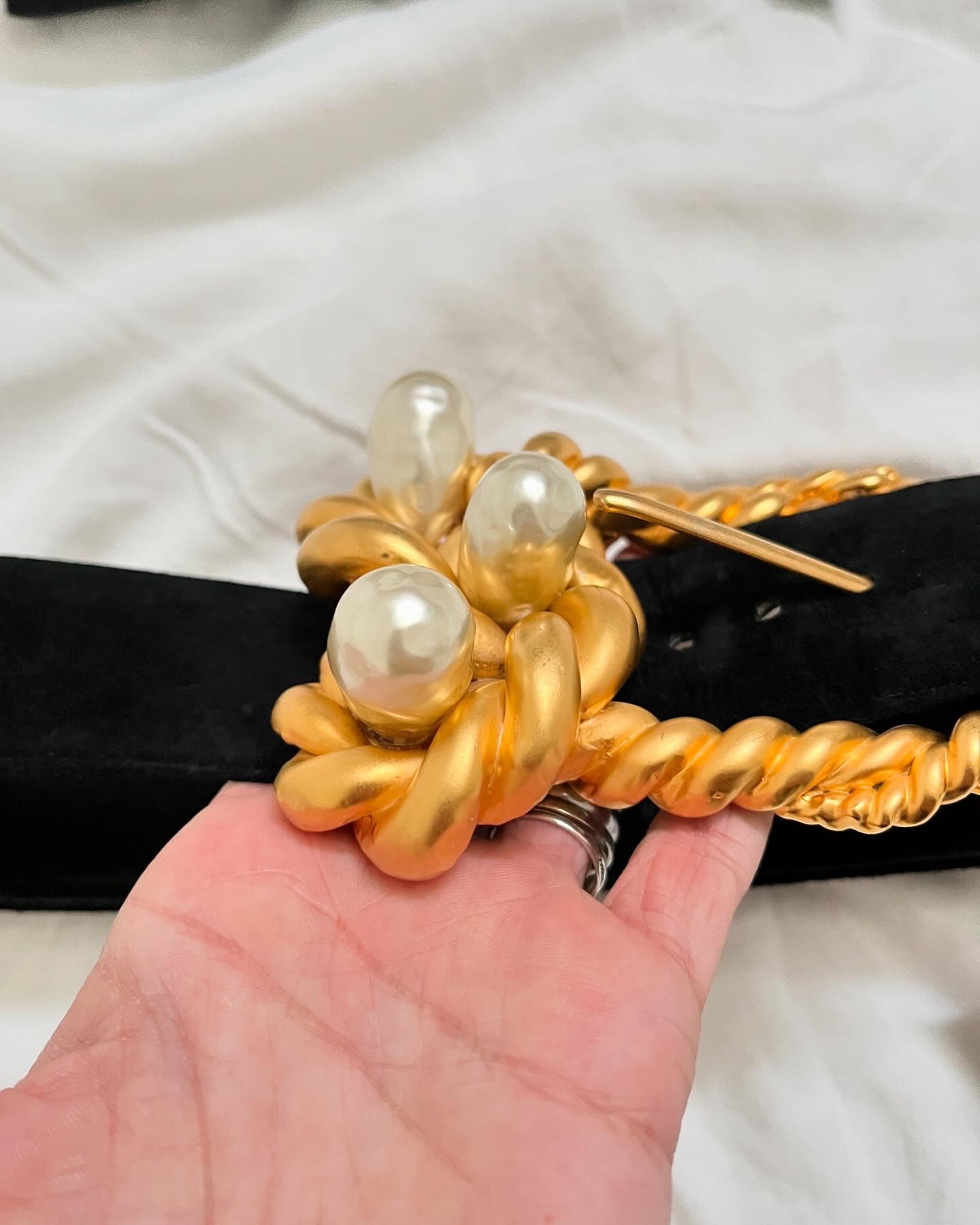 Preowned Chanel Vintage 91P Twisted Gold Knot Belt Size S Gold and black and pearl white metal/suede leather