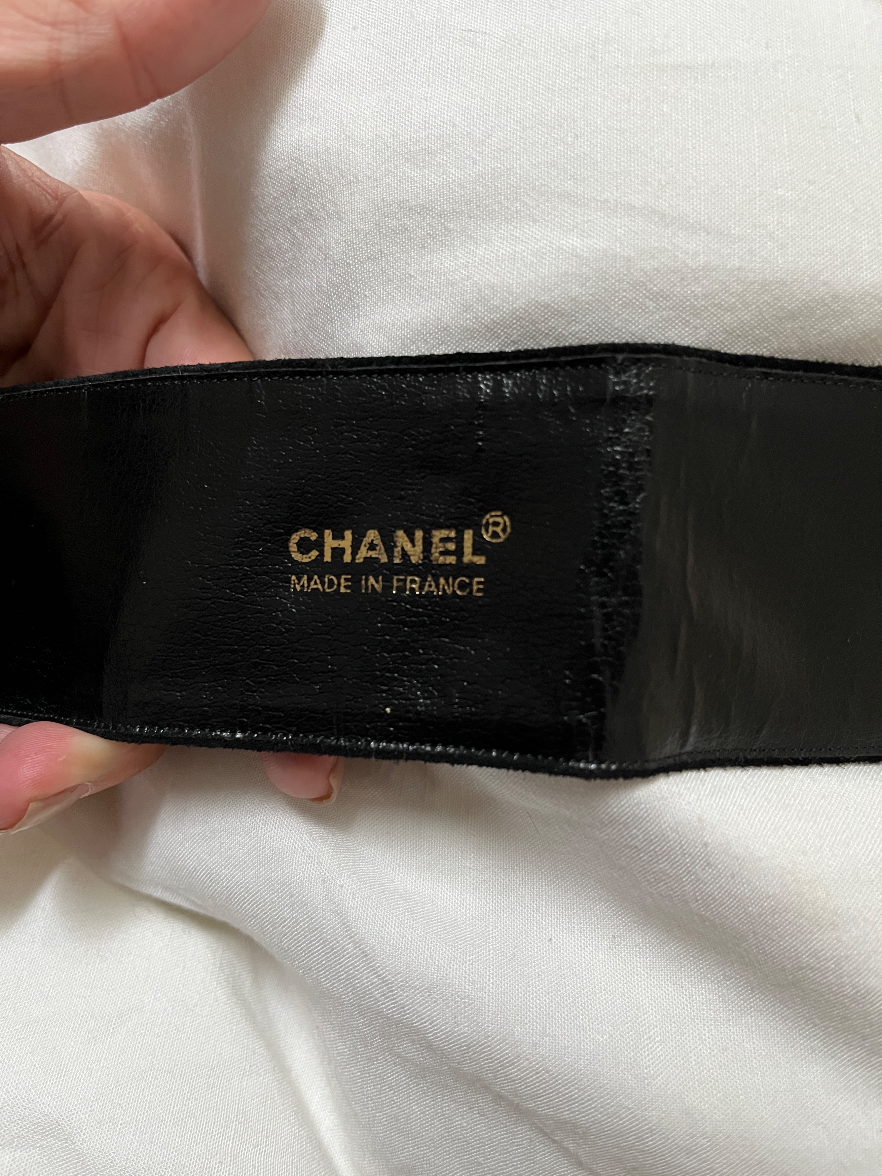 Preowned Chanel Vintage 91P Twisted Gold Knot Belt Size S Gold and black and pearl white metal/suede leather