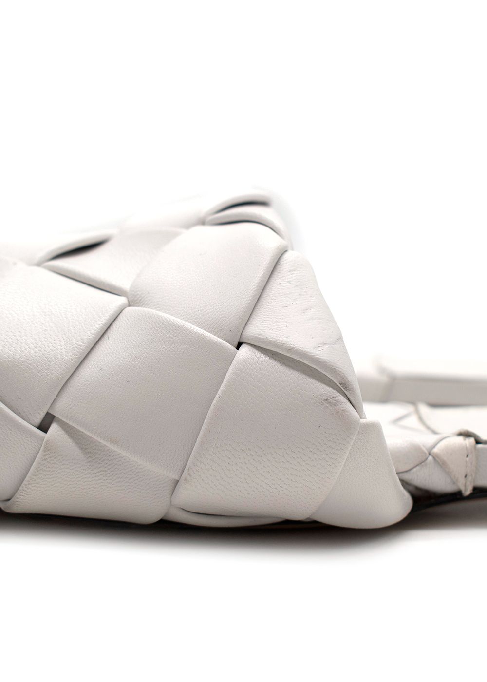 Preowned Bottega Veneta White Lido Intrecciato Sandals Size 39 leather