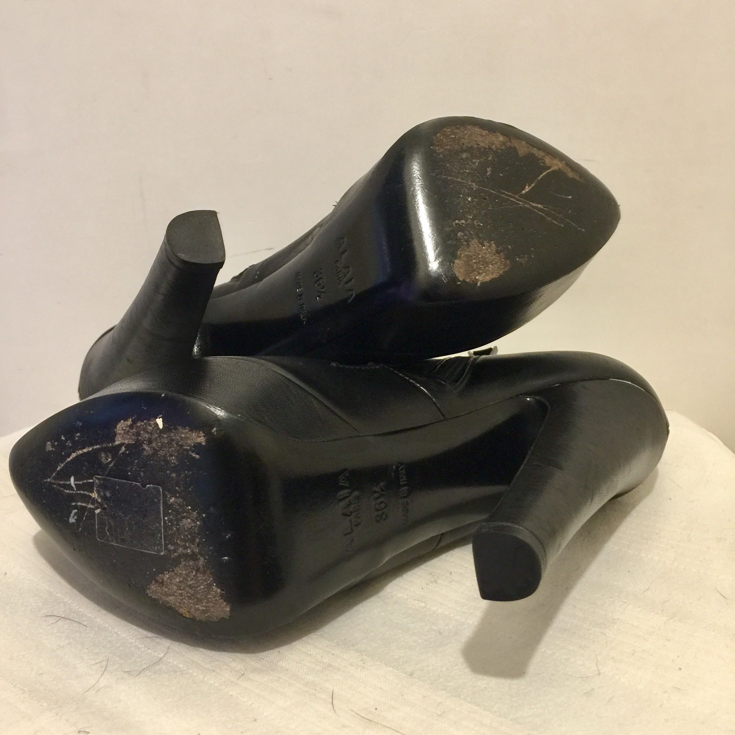 Preowned Alaia Black leather cut-out platform heeled booties Size 365