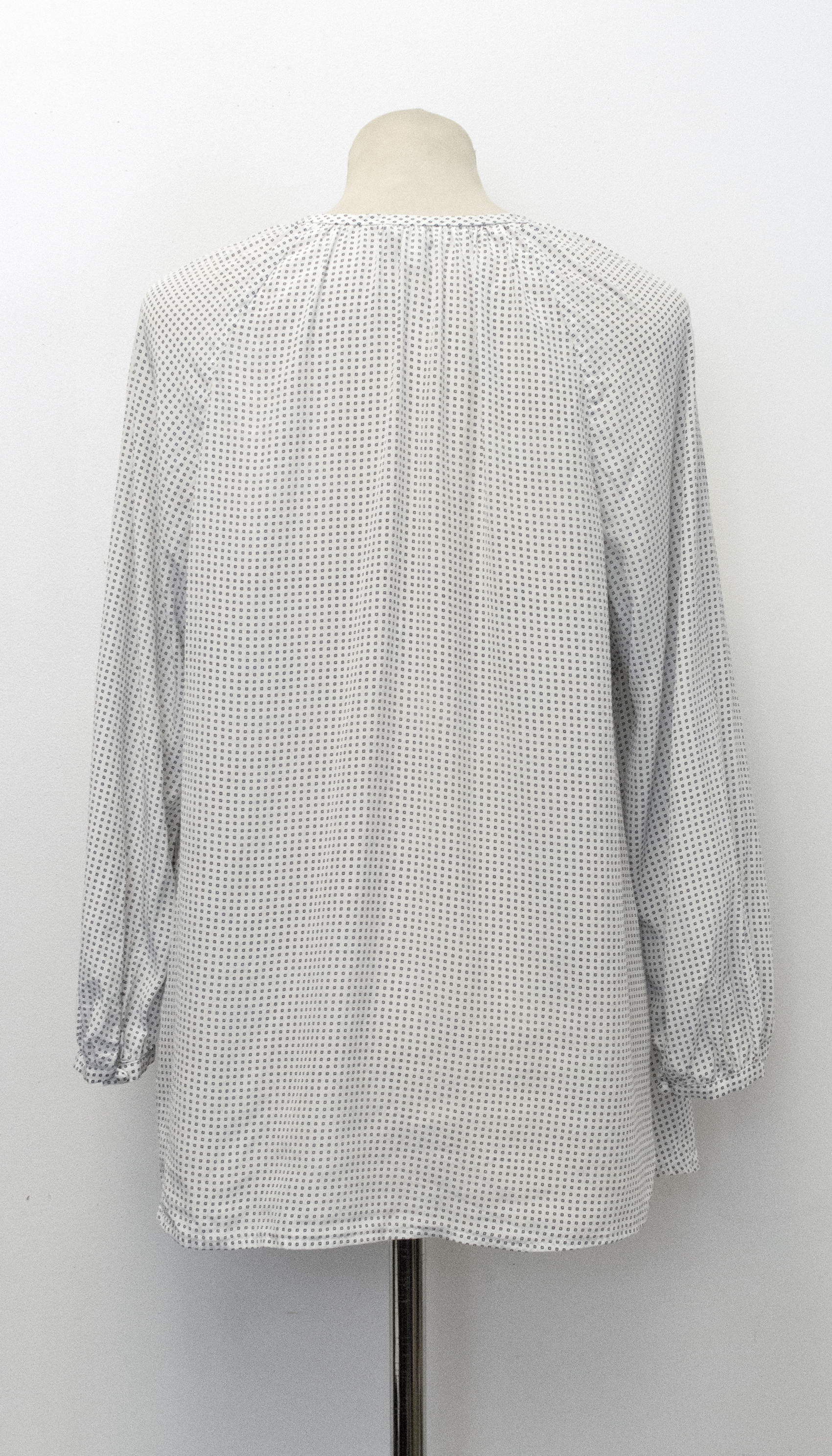 Preowned Joie Off-White Silk Blouse with Blue Square Print Size S White