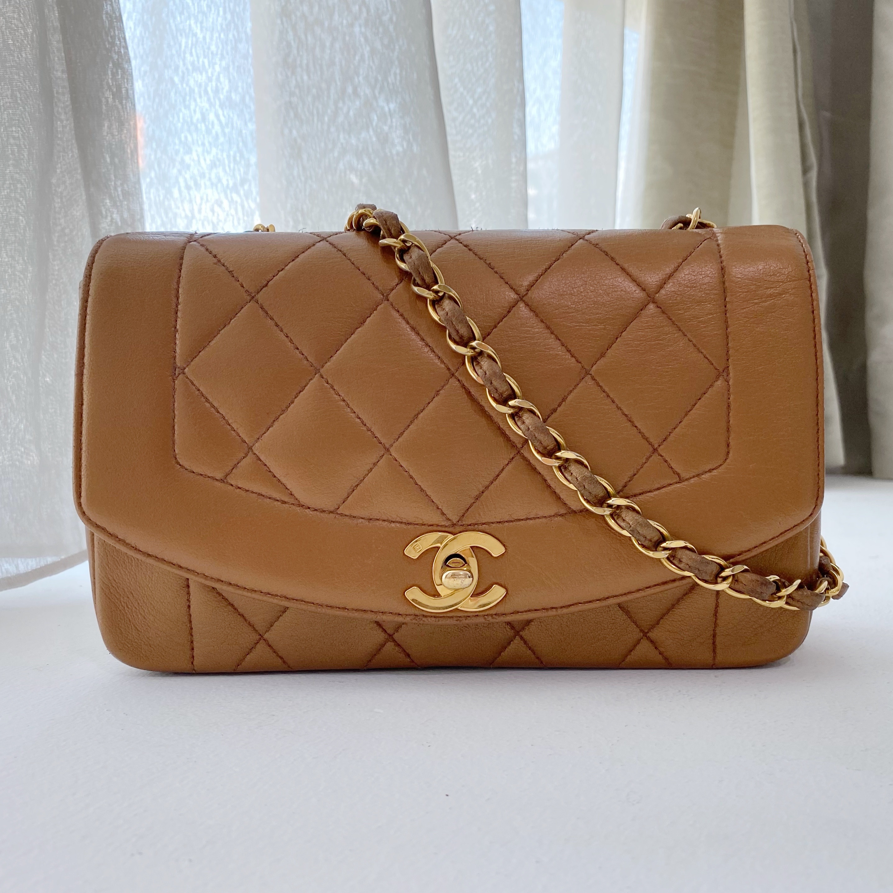 Preowned Chanel Vintage camel leather quilted small Diana flap bag Bronze