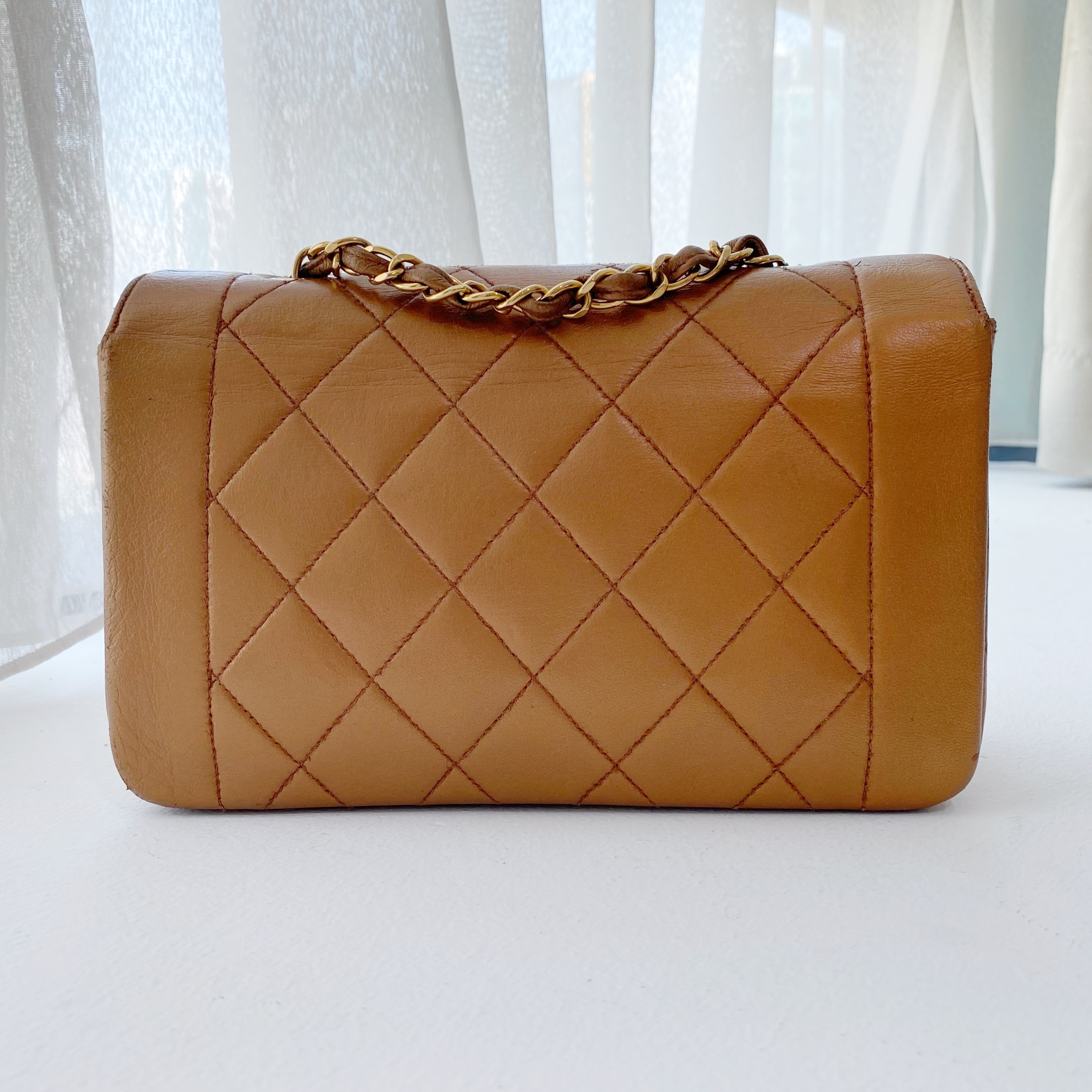 Preowned Chanel Vintage camel leather quilted small Diana flap bag Bronze