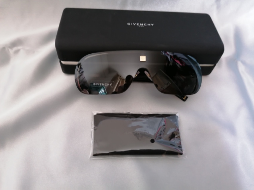 Givenchy GV 7168/S Black Sunglasses Size M metal