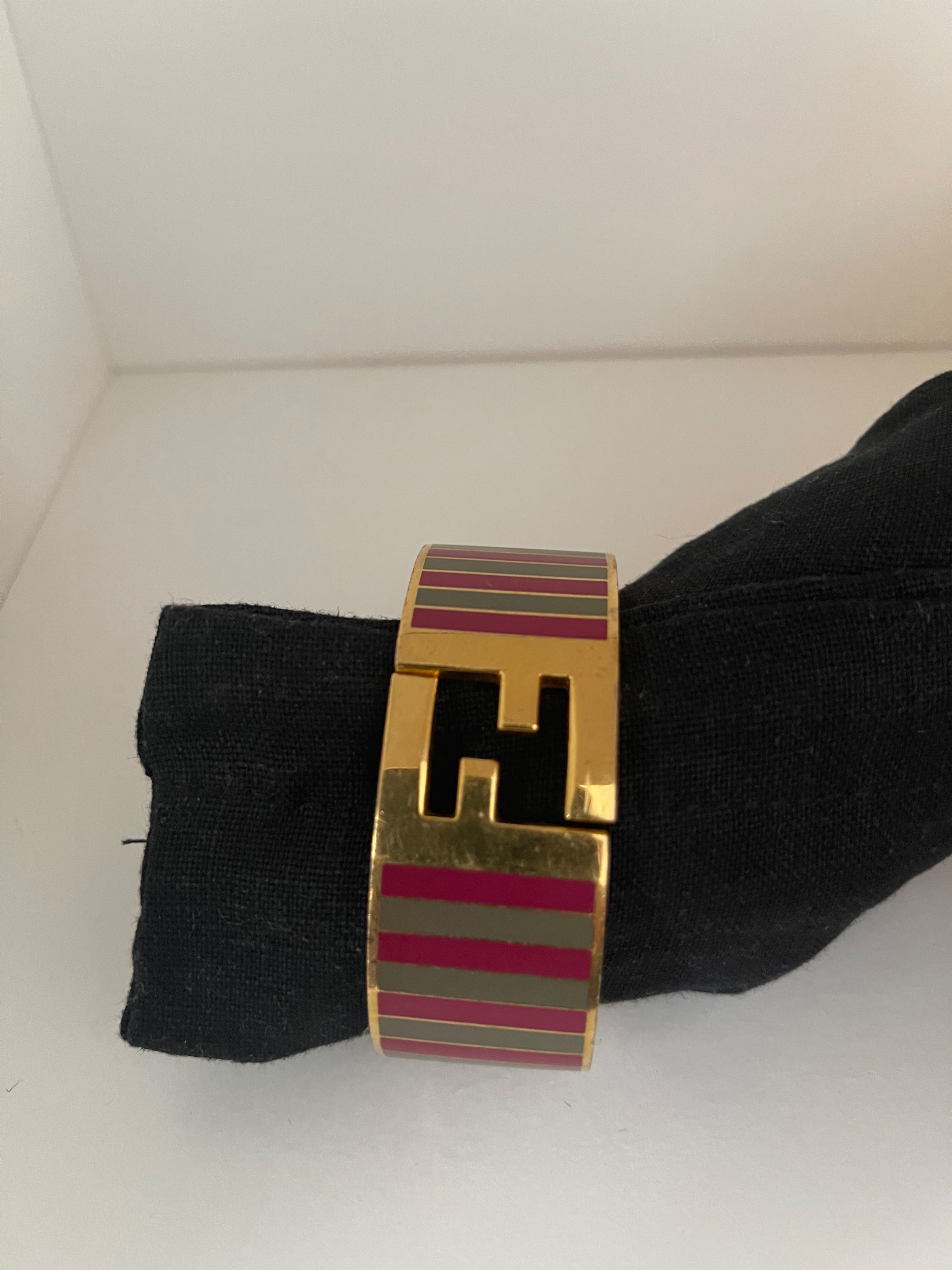 Preowned Fendi Striped enamel  gold-tone metal FF bangle Size M Red