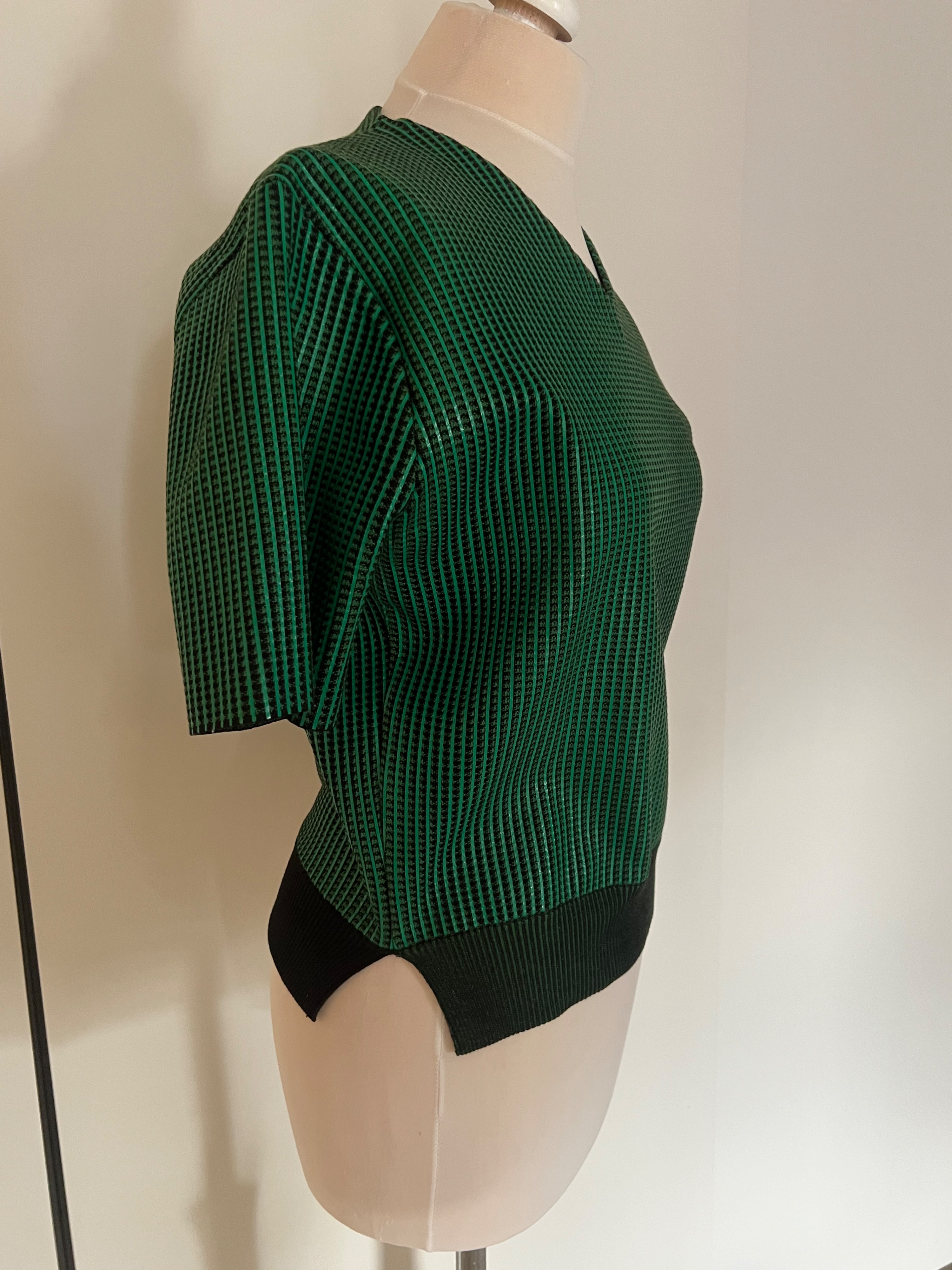 Preowned Louis Vuitton Green V-Neck Top Size M Emerald wool