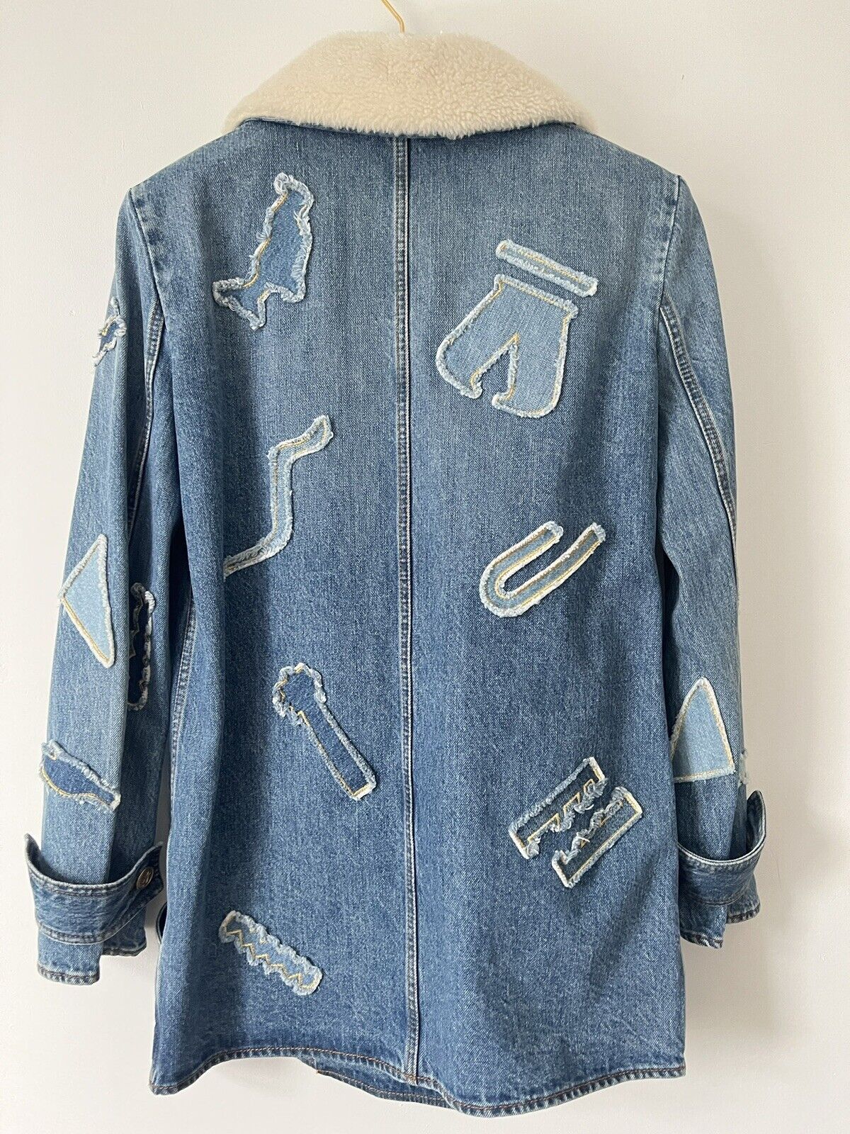 Chanel mid-wash denim applique shearling collar jacket Size XS Blue