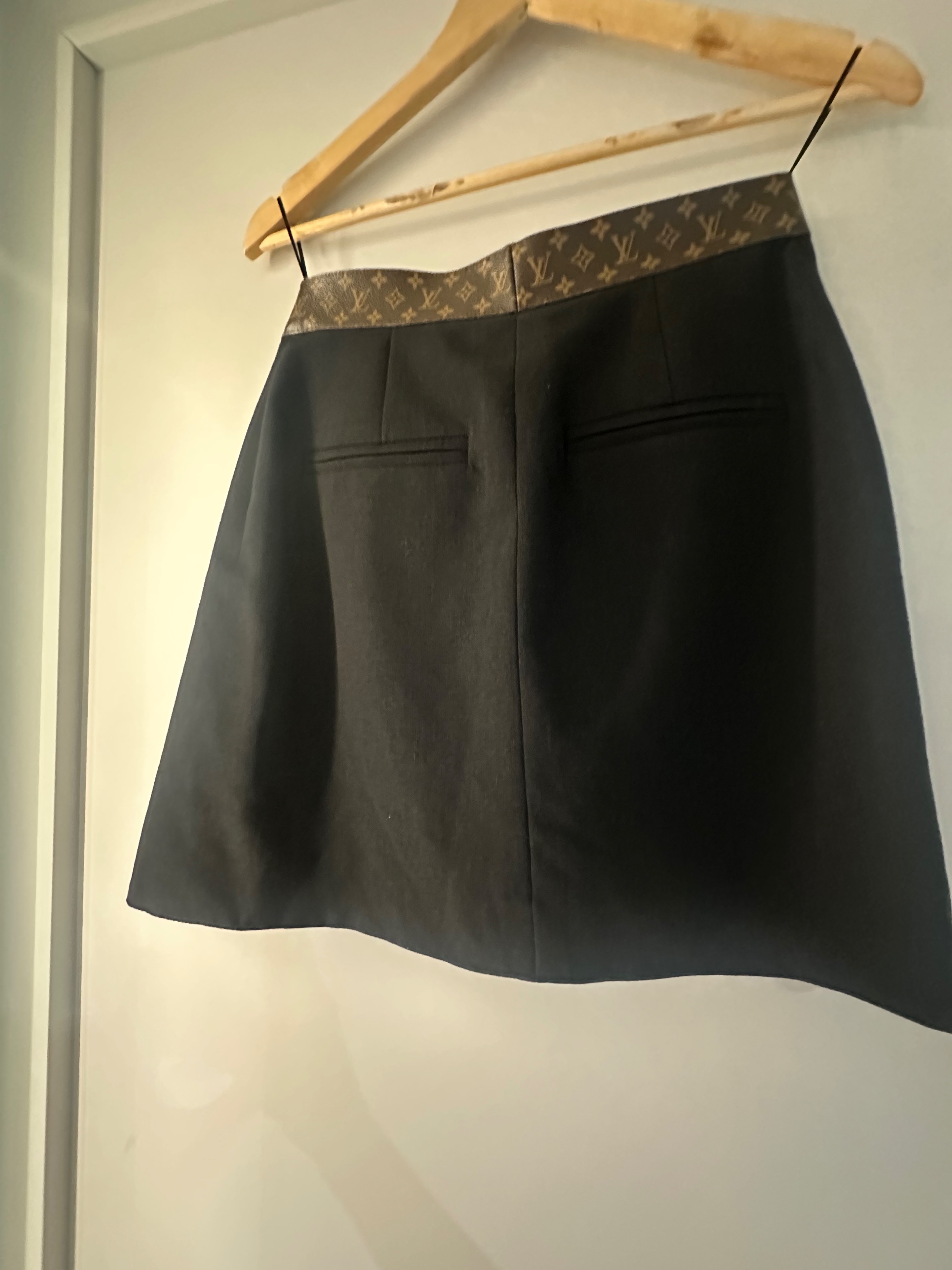 Preowned Louis Vuitton Black Monogram Mini Skirt Size S linen/wool/mohair