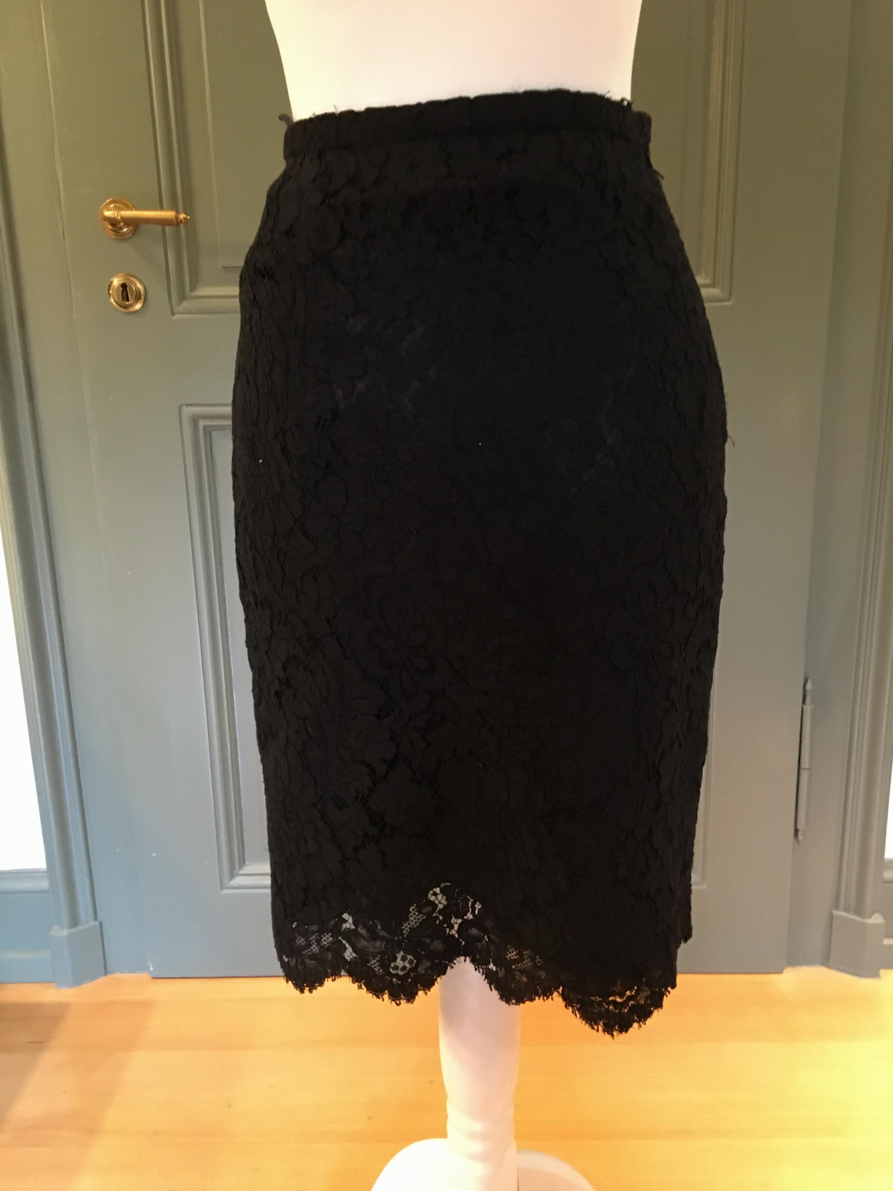 Preowned Chanel black lace cotton skirt Size XS