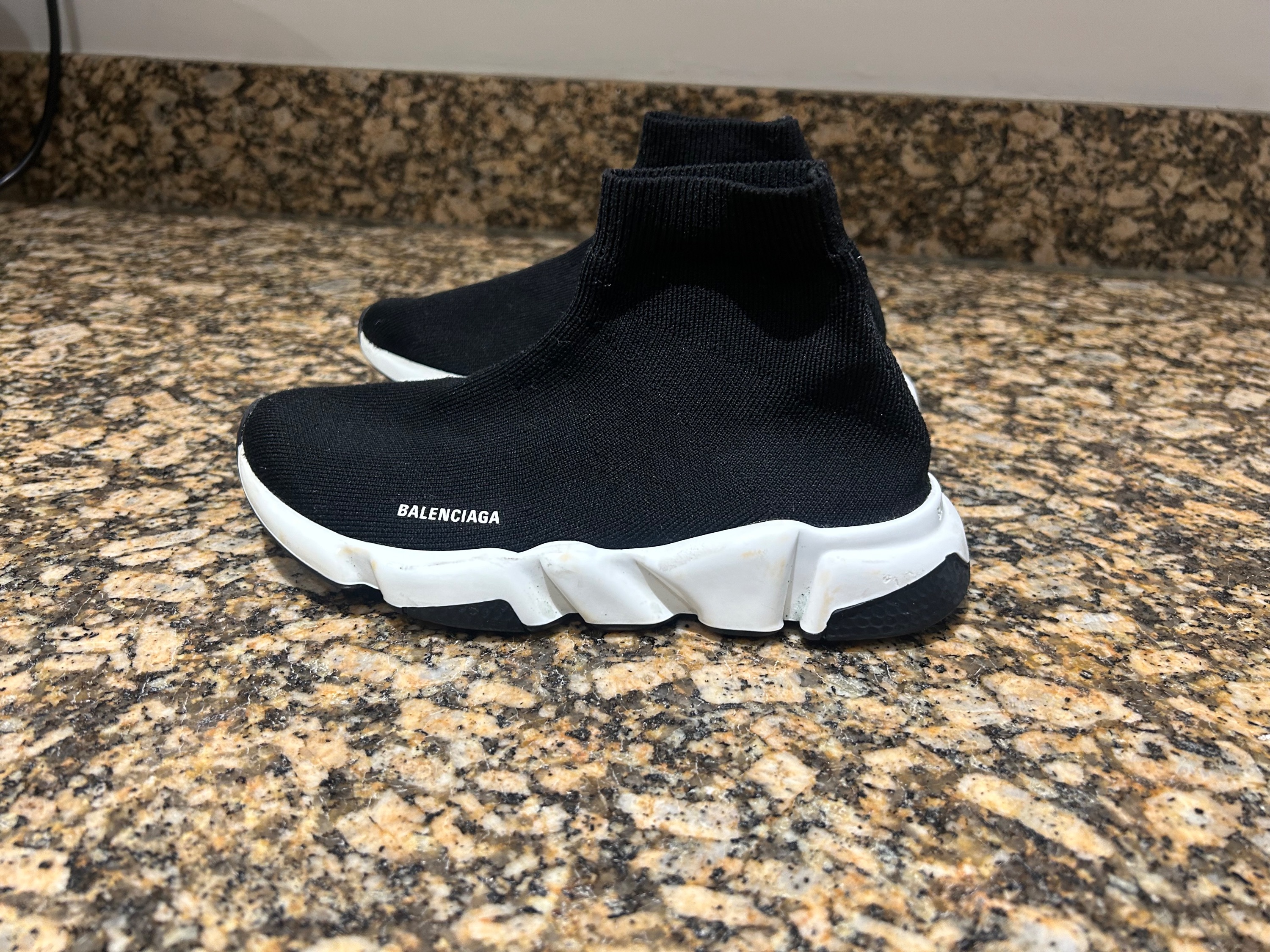 Boys Preowned Balenciaga Kids 31-32 Black  White Speed Sneakers Size 6 Years + Black and white elastic