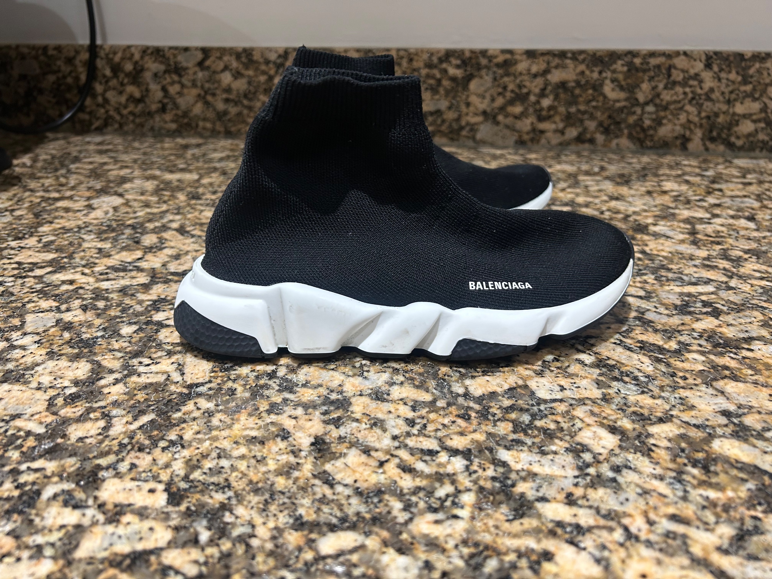 Boys Preowned Balenciaga Kids 31-32 Black  White Speed Sneakers Size 6 Years + Black and white elastic