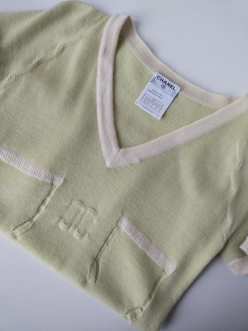 Preowned Chanel Green CC Cashmere Knit T-Shirt Size XS Multiple colors