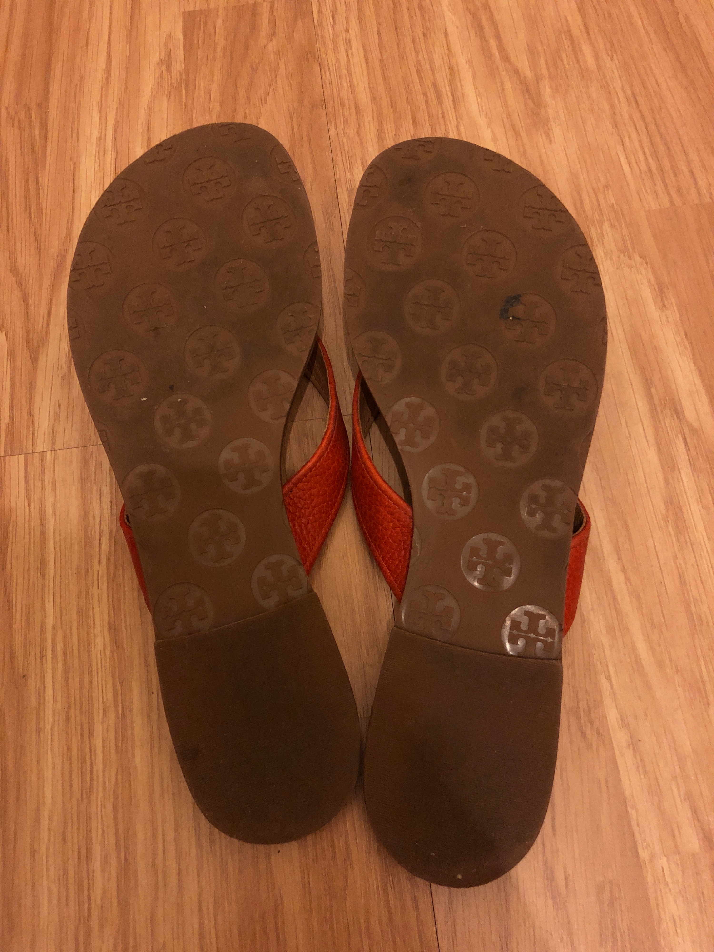 Preowned Tory Burch Orange leather thong sandals Size 375