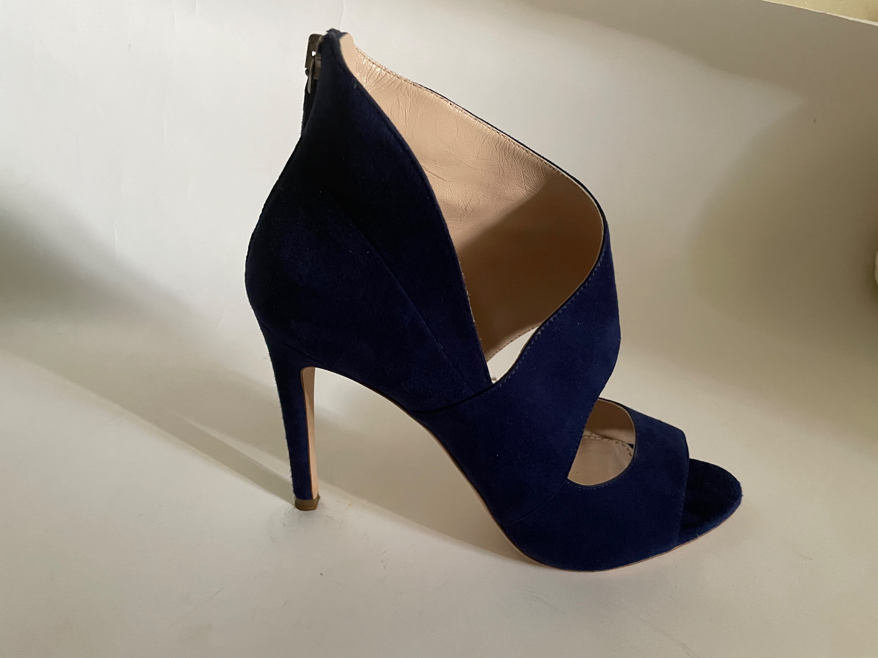 Preowned Miu Miu Navy Cutout Suede Pumps Size 37