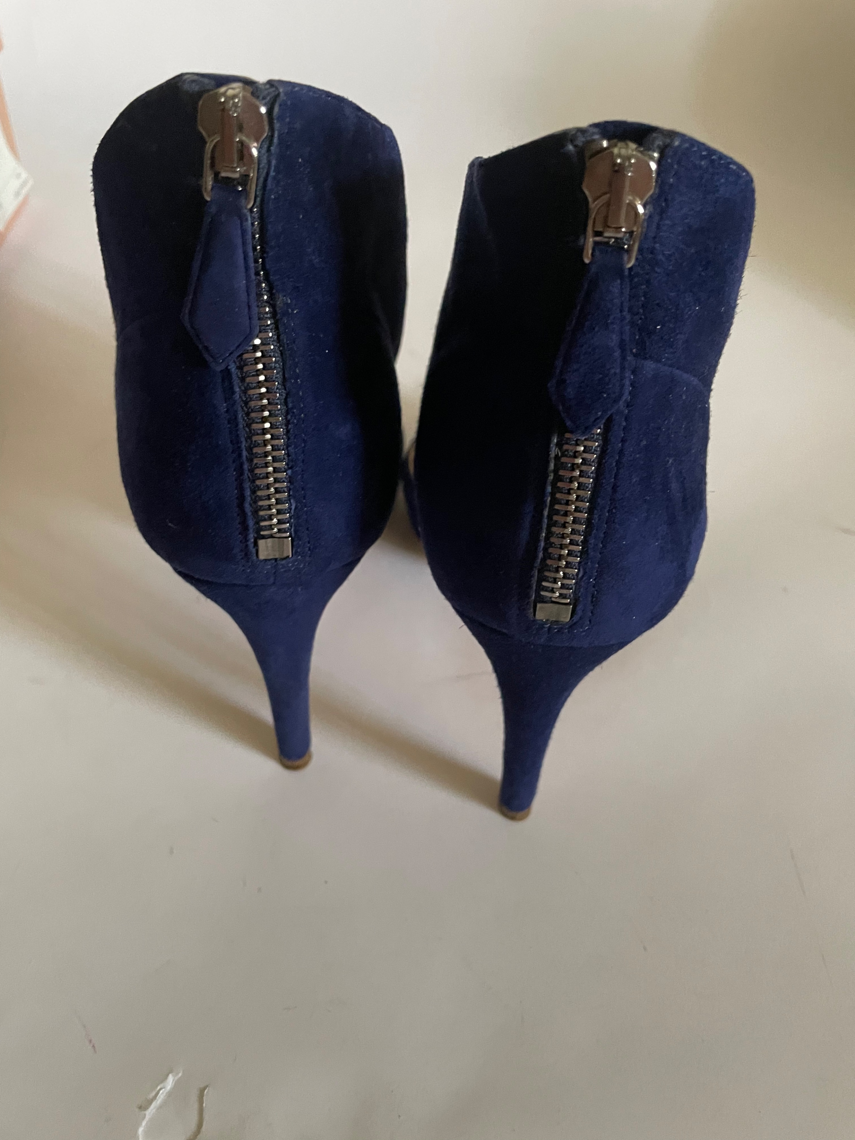 Preowned Miu Miu Navy Cutout Suede Pumps Size 37