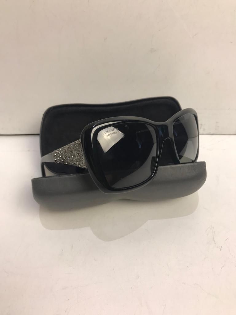 Preowned Chanel Black acetate embellished arm sunglasses