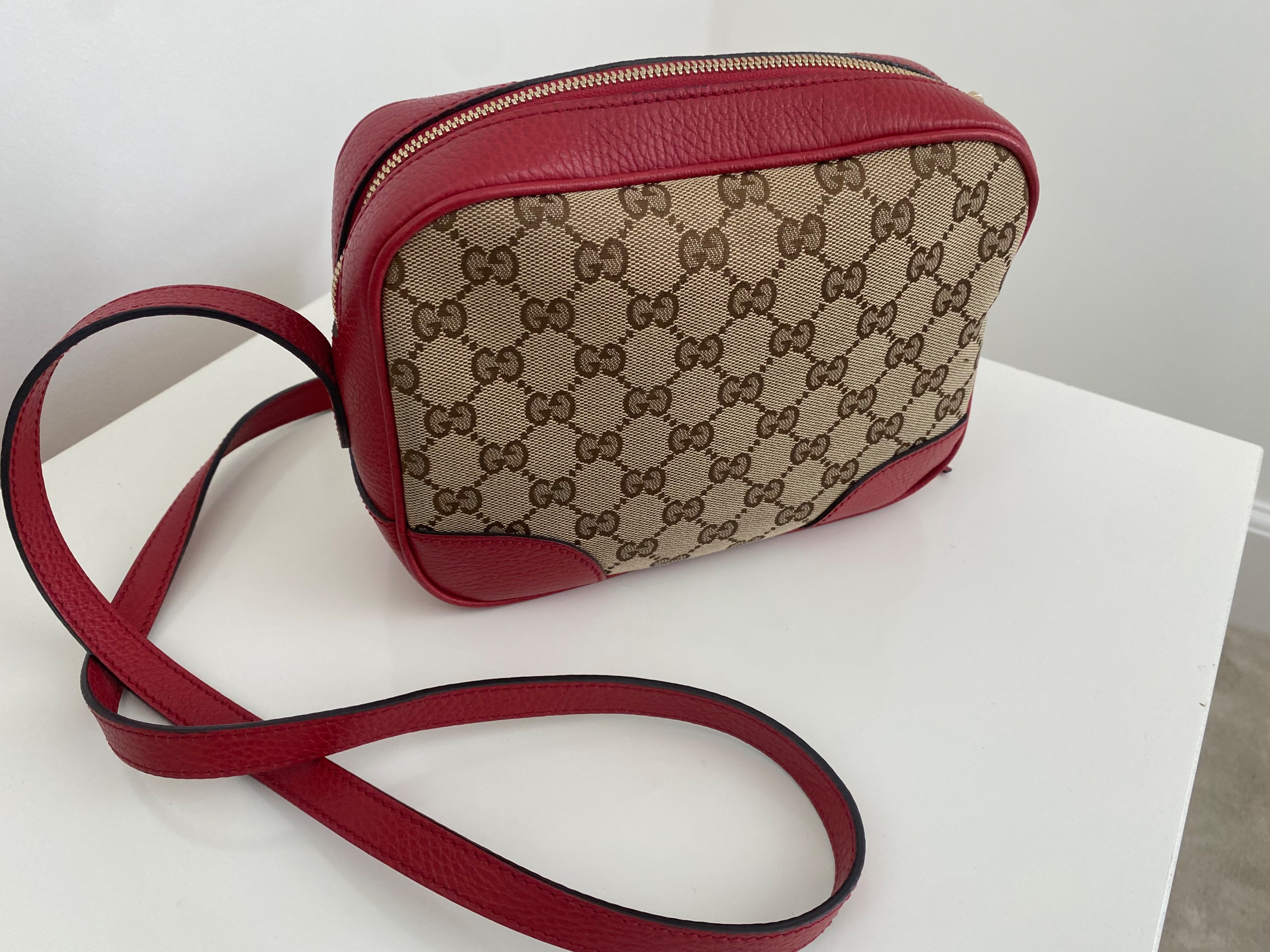 Preowned Gucci GG Supreme Red Bree Crossbody Bag Beige Canvas with red leather trim canvas/calf leather