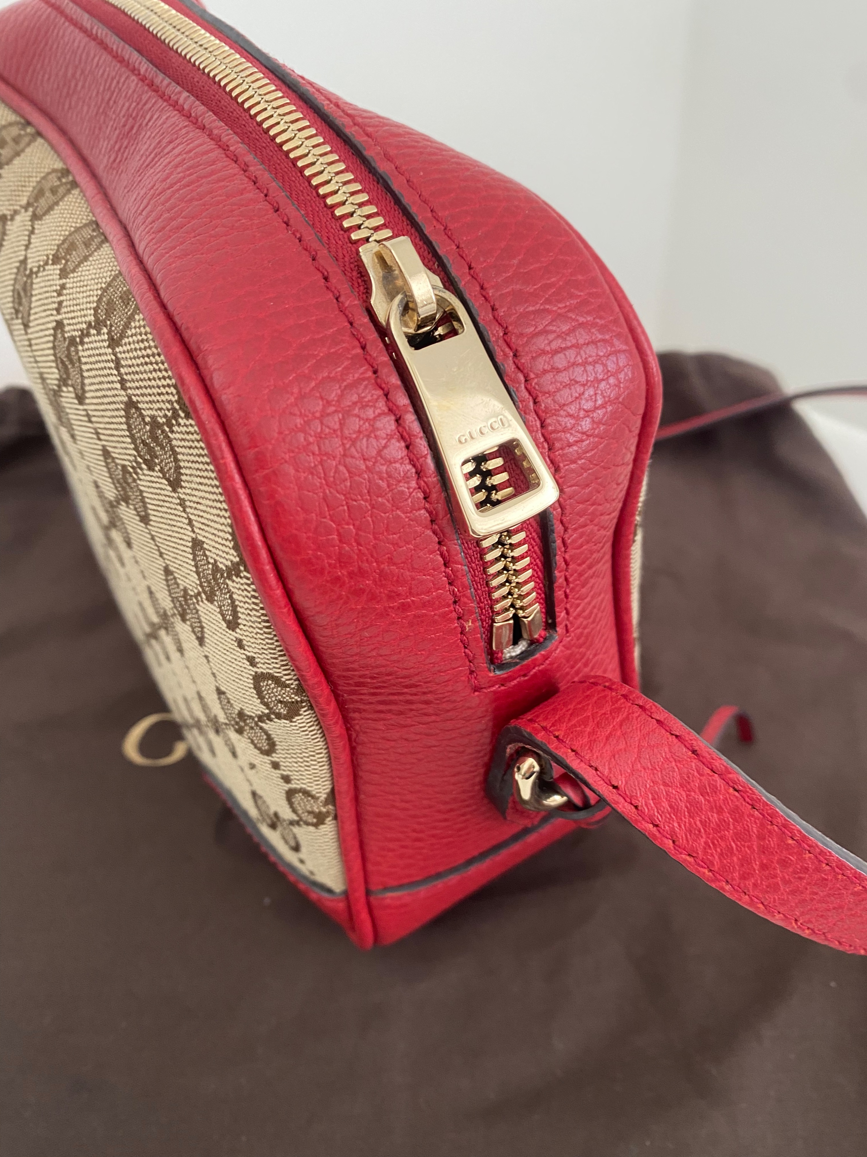 Preowned Gucci GG Supreme Red Bree Crossbody Bag Beige Canvas with red leather trim canvas/calf leather