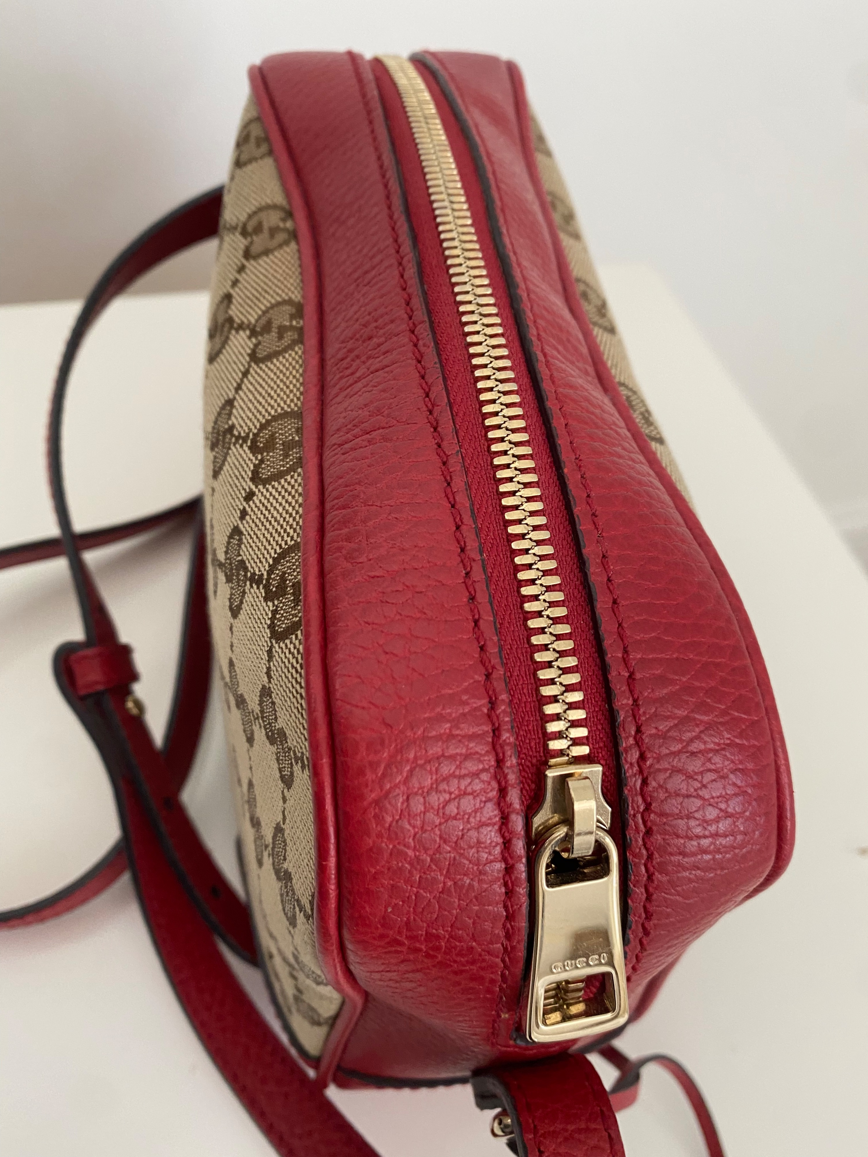 Preowned Gucci GG Supreme Red Bree Crossbody Bag Beige Canvas with red leather trim canvas/calf leather