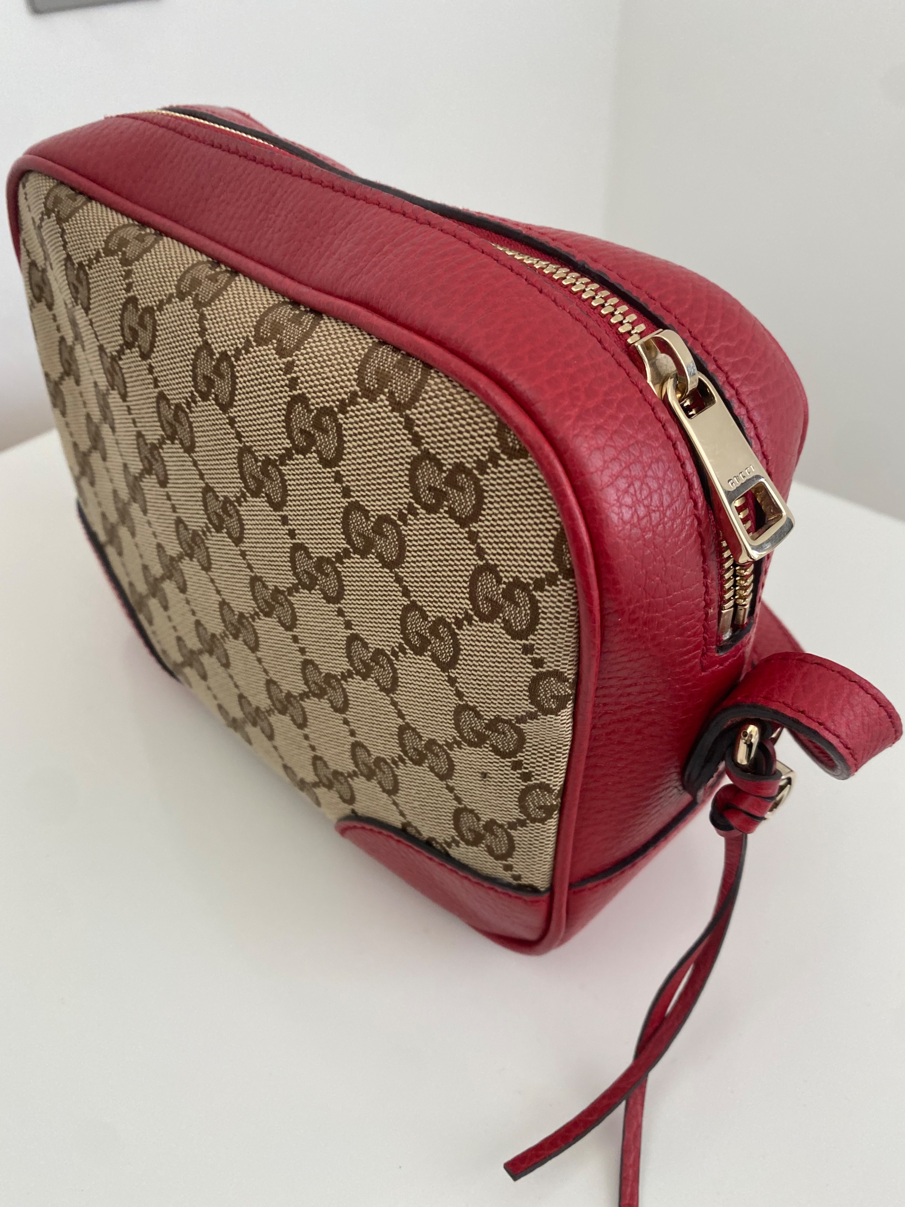 Preowned Gucci GG Supreme Red Bree Crossbody Bag Beige Canvas with red leather trim canvas/calf leather