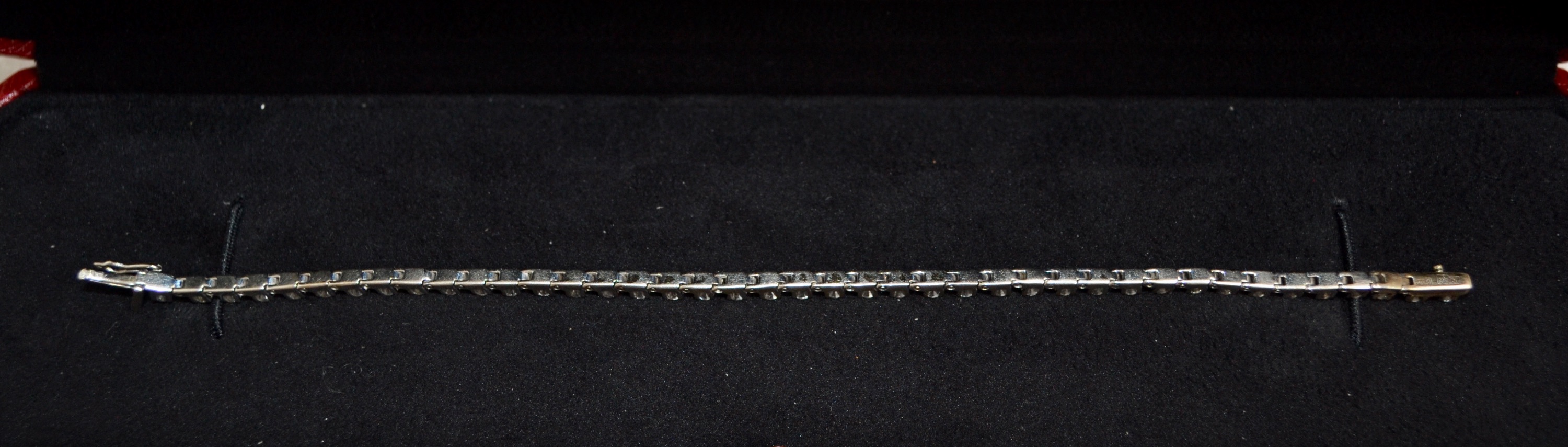 Preowned 18ct white gold  white diamond tennis bracelet silver