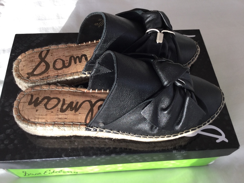 Sam Elderman bow mules Size 375 Black leather