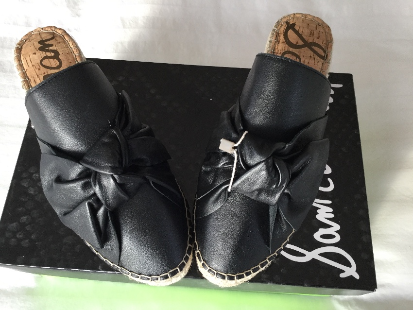 Sam Elderman bow mules Size 375 Black leather