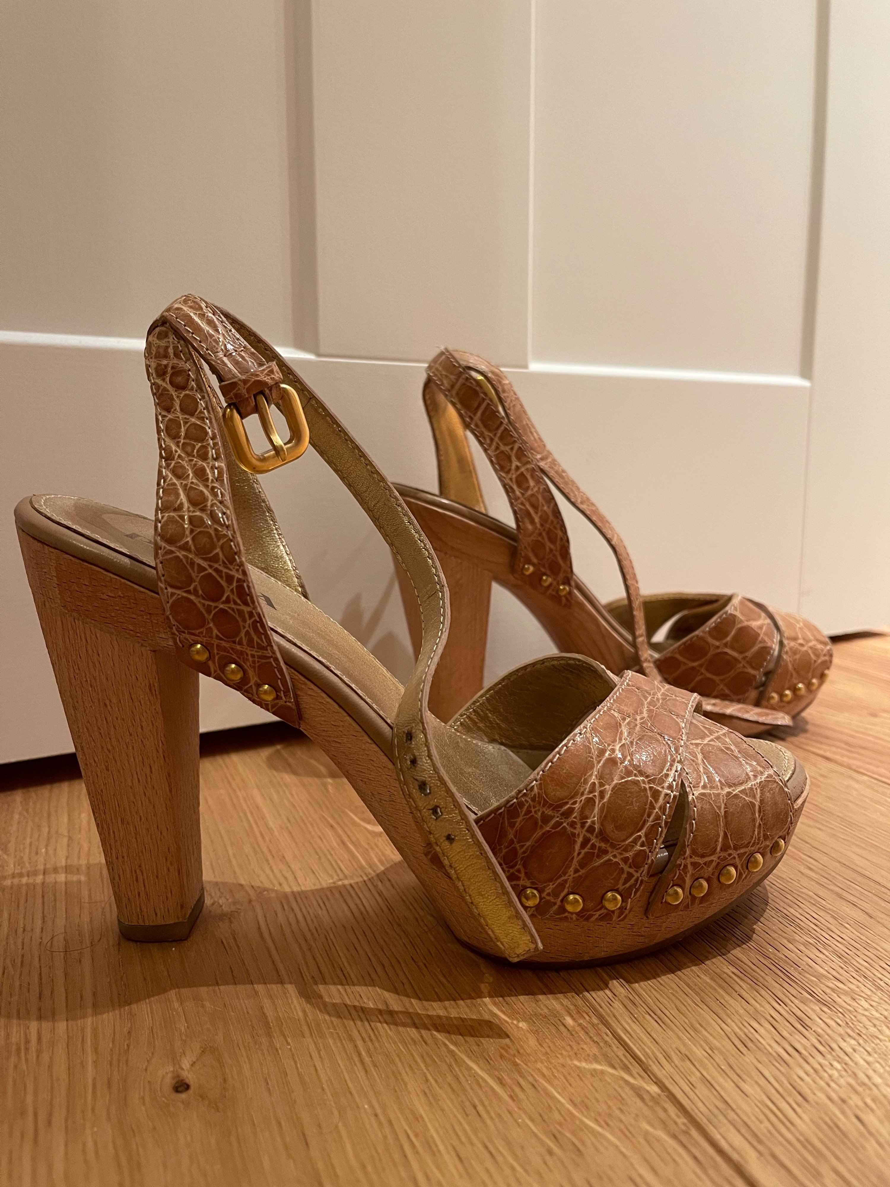 Preowned Prada Brown Crocodile Embossed Leather Crossover Wooden Platform Sandals Size 37 Tan natural