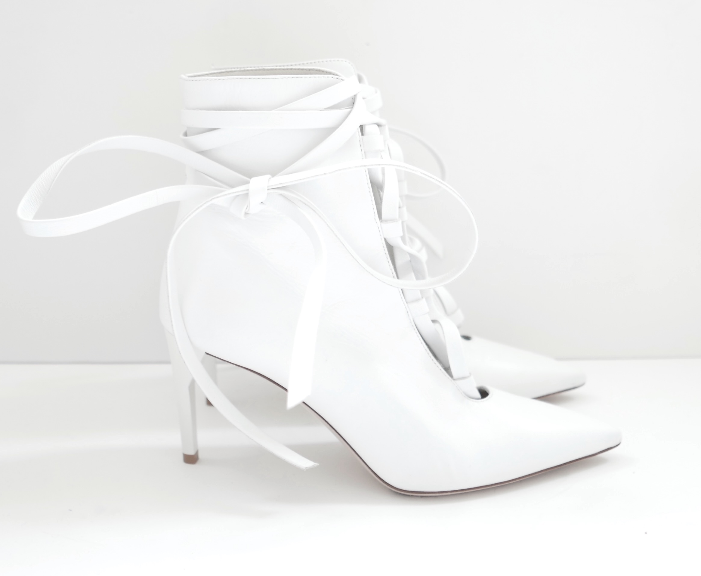 Preowned Miu Miu White Lace Up Ankle Boots Size 36 leather