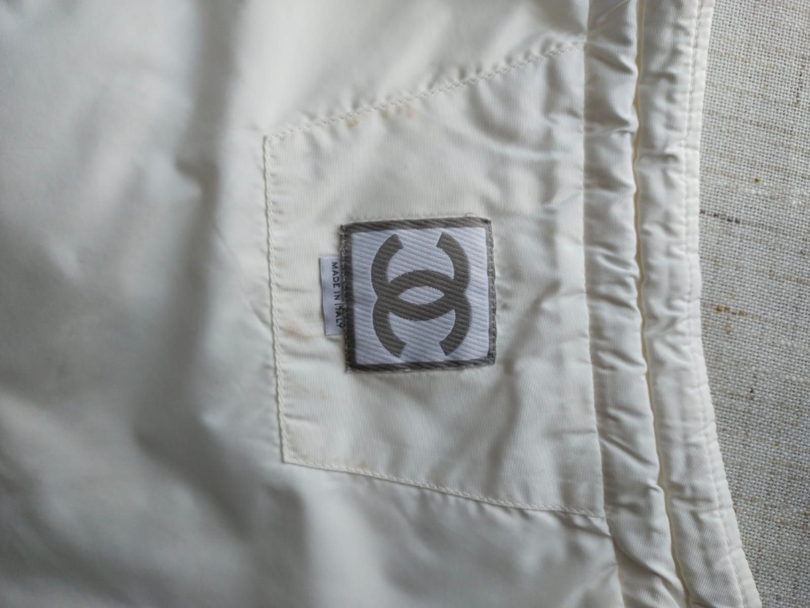 Preowned Chanel Identification White Quilted A-line Skirr Size S polyamide/lining-/polyester