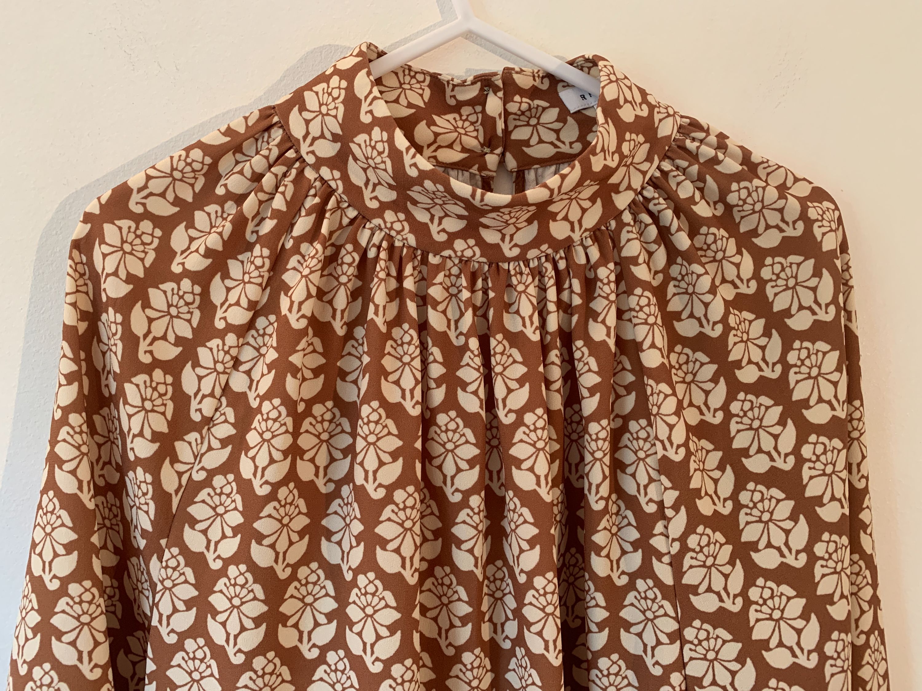 Rhode Floral High Neck Blouse Size S Cream and tan acetate/polyester