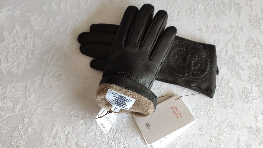 Hermes Chaine d'Ancre Embroidered Lambskin Gloves - Size 7