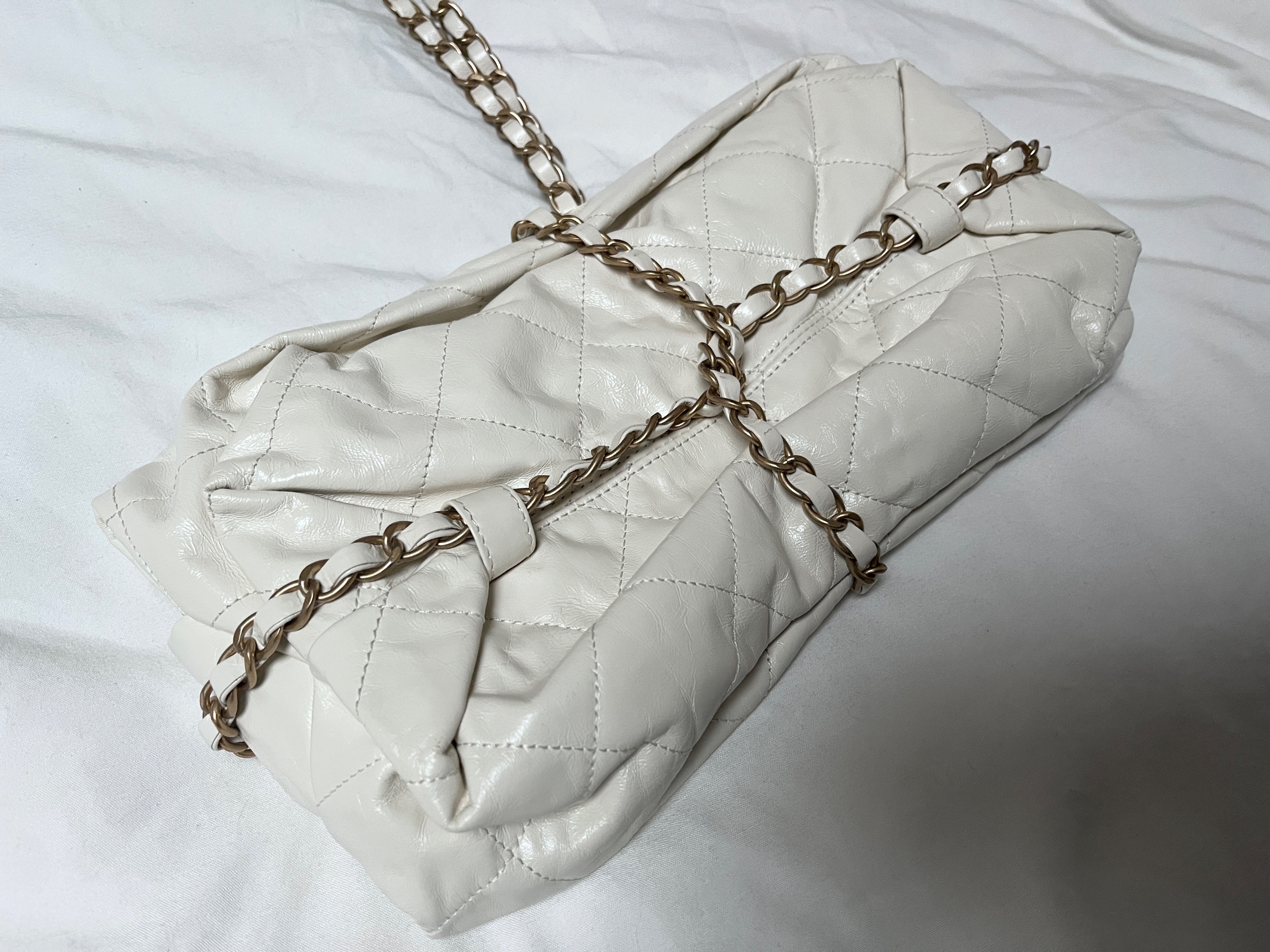 Preowned Chanel White Lambskin Midnight Swim Clutch Bag Size S Off white leather