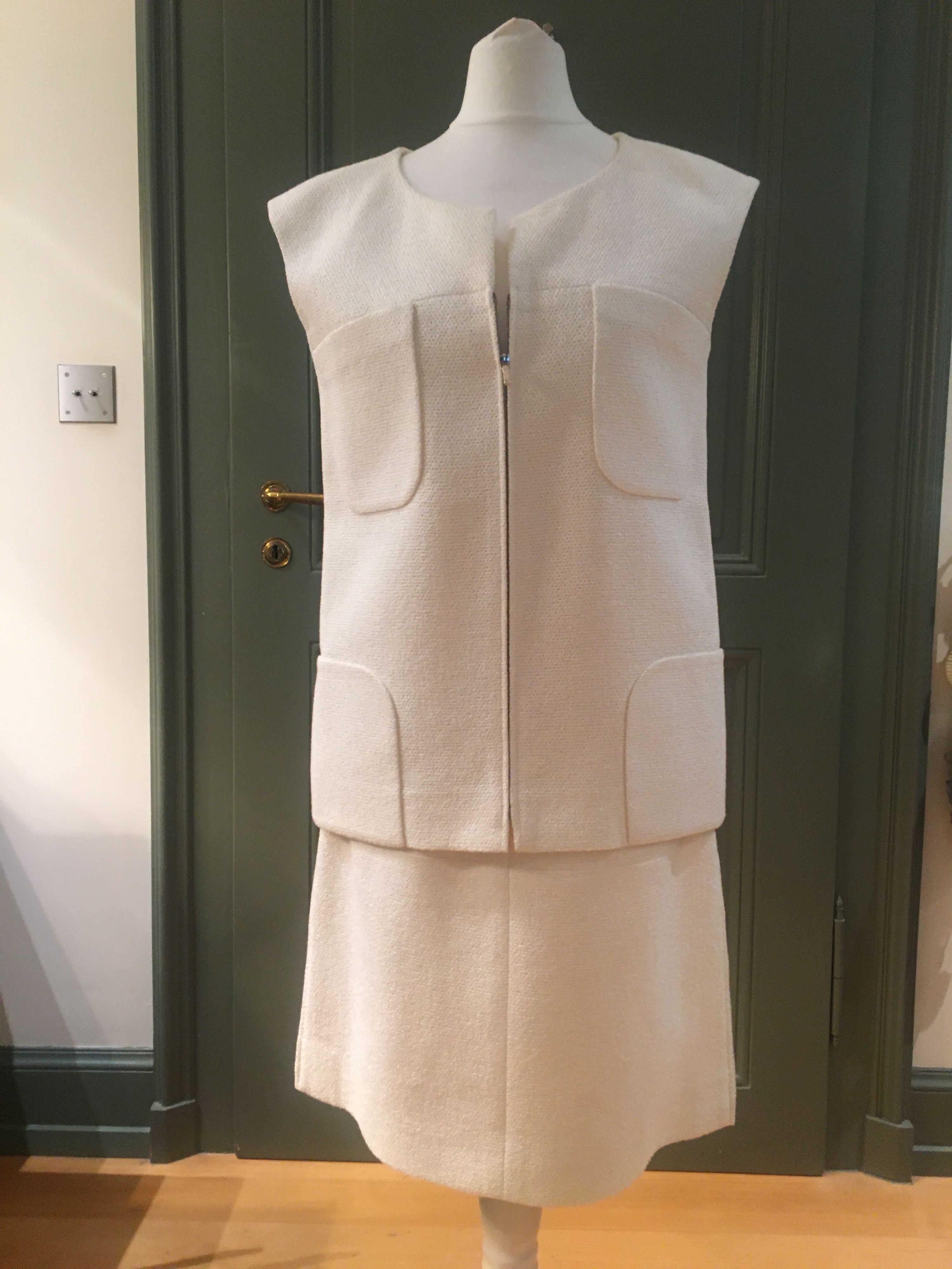 Chanel White Sleeveless Zip Jacket and Skirt Size S mixed