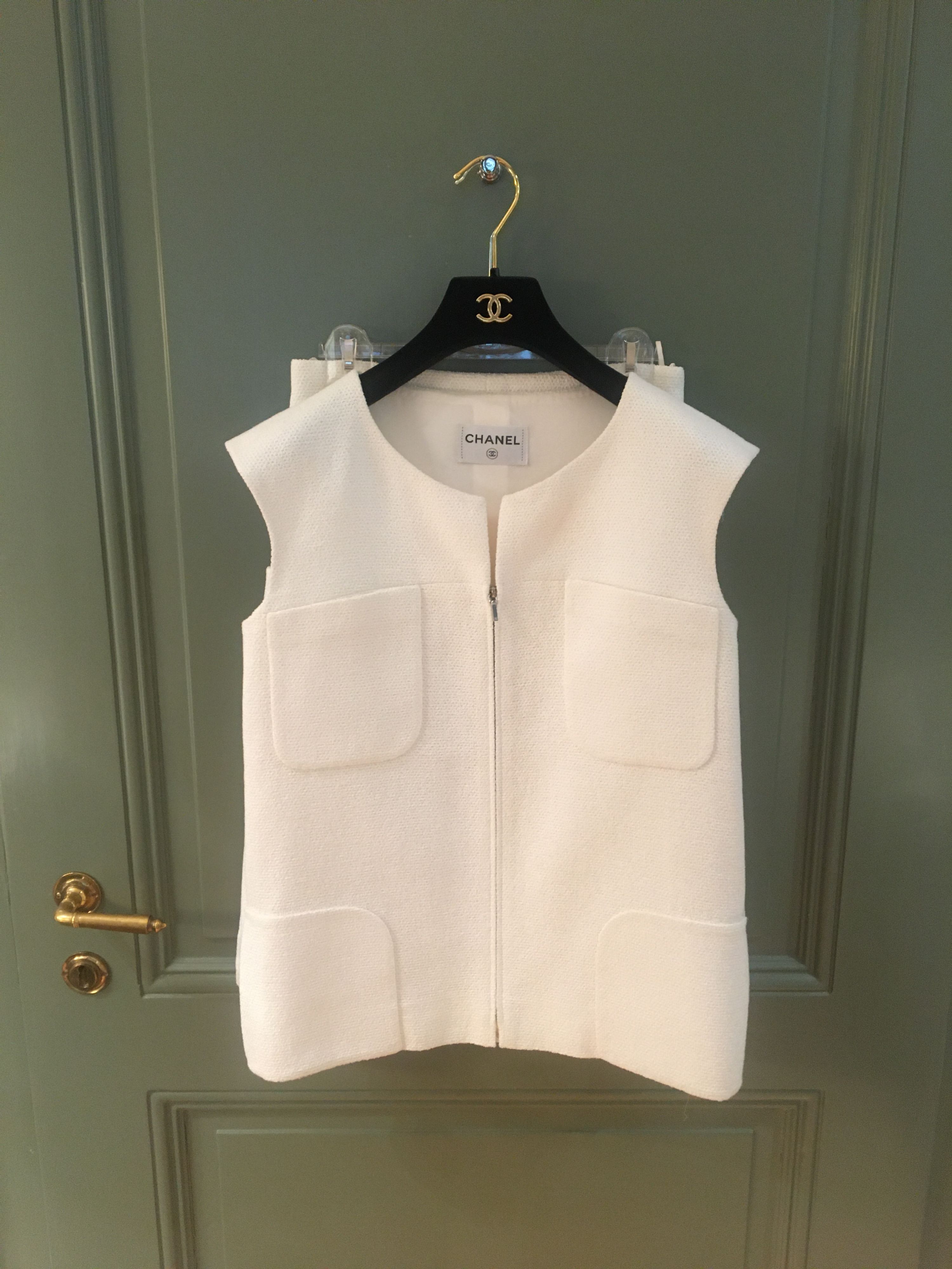 Chanel White Sleeveless Zip Jacket and Skirt Size S mixed