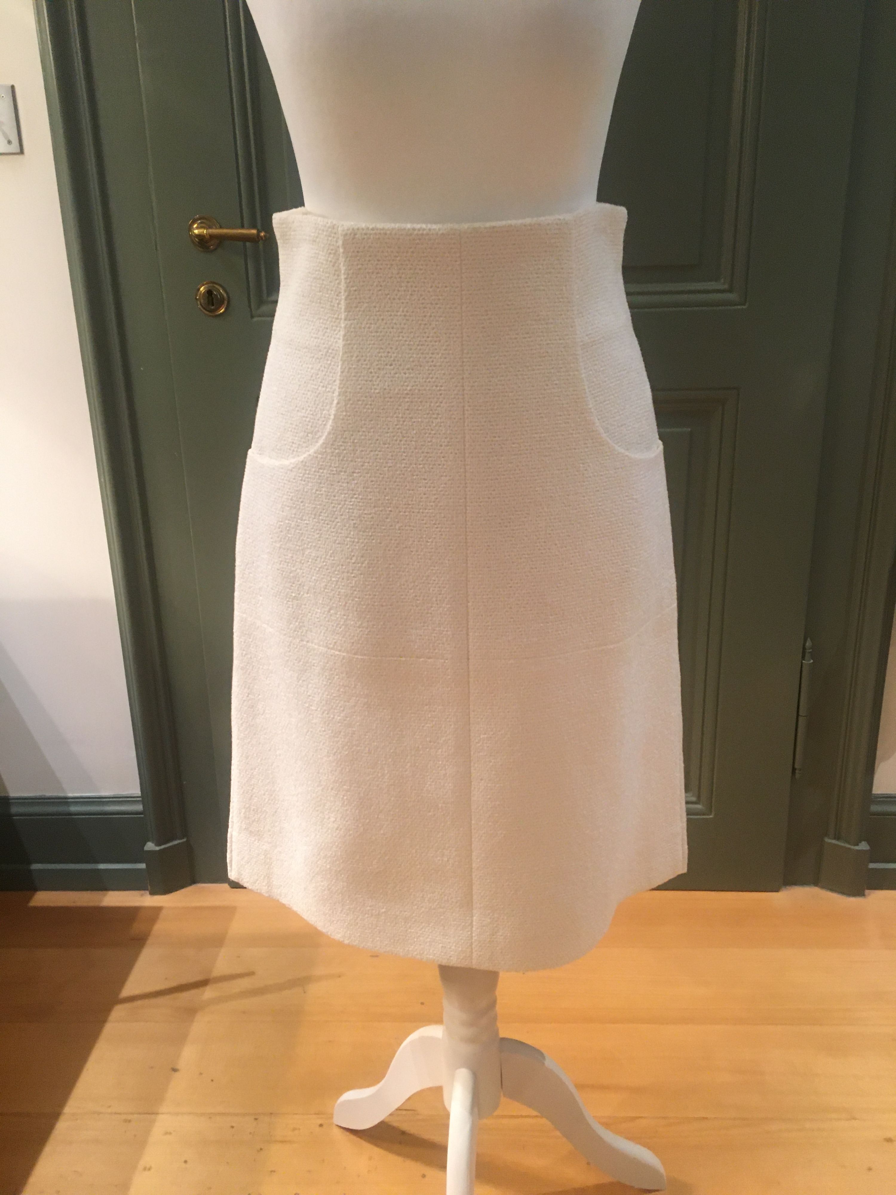 Chanel White Sleeveless Zip Jacket and Skirt Size S mixed