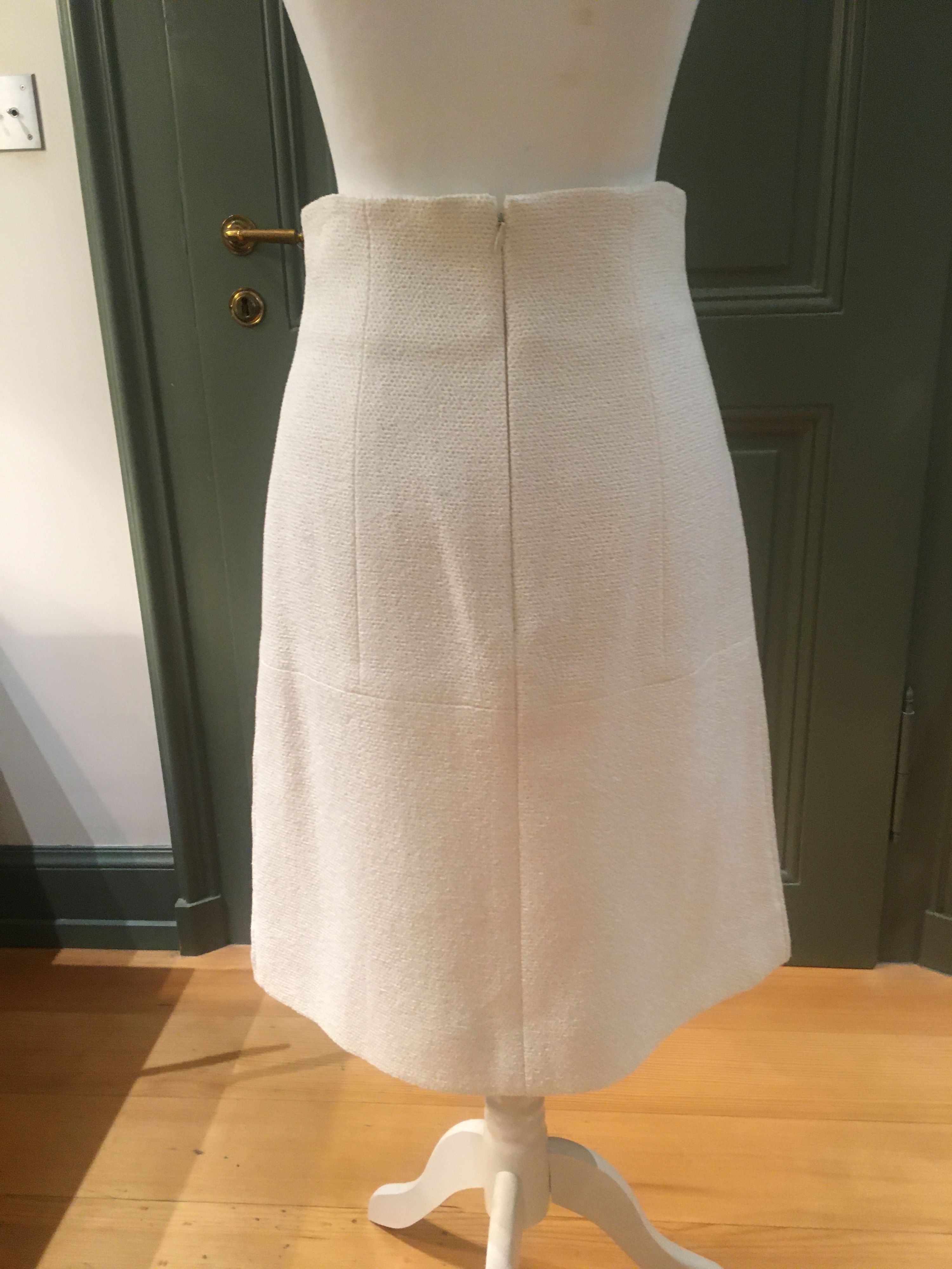 Chanel White Sleeveless Zip Jacket and Skirt Size S mixed