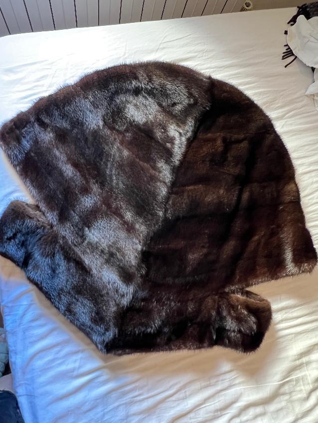 Preowned Saga Bespoke Mink Fur Dark Brown Cape Tan/Brown