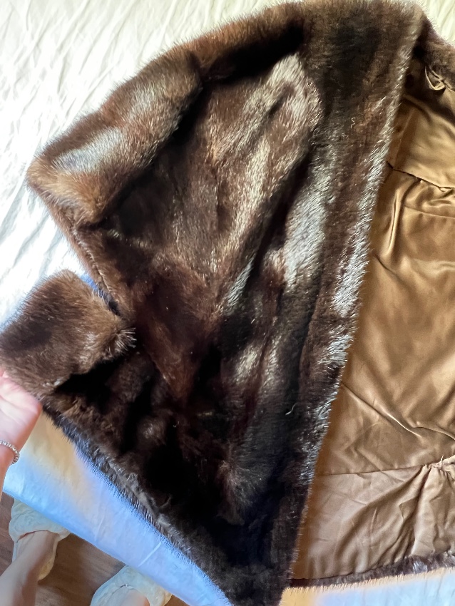 Preowned Saga Bespoke Mink Fur Dark Brown Cape Tan/Brown