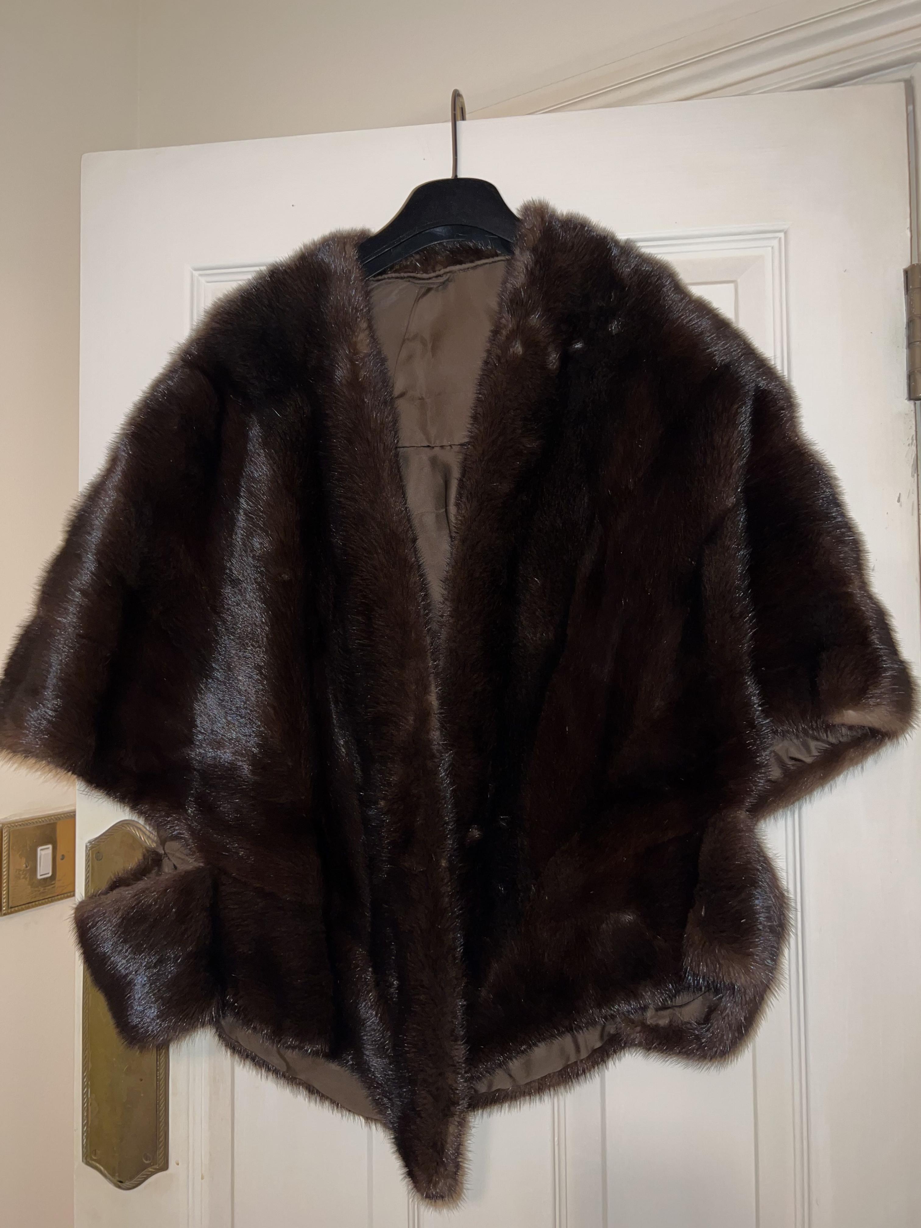 Preowned Saga Bespoke Mink Fur Dark Brown Cape Tan/Brown