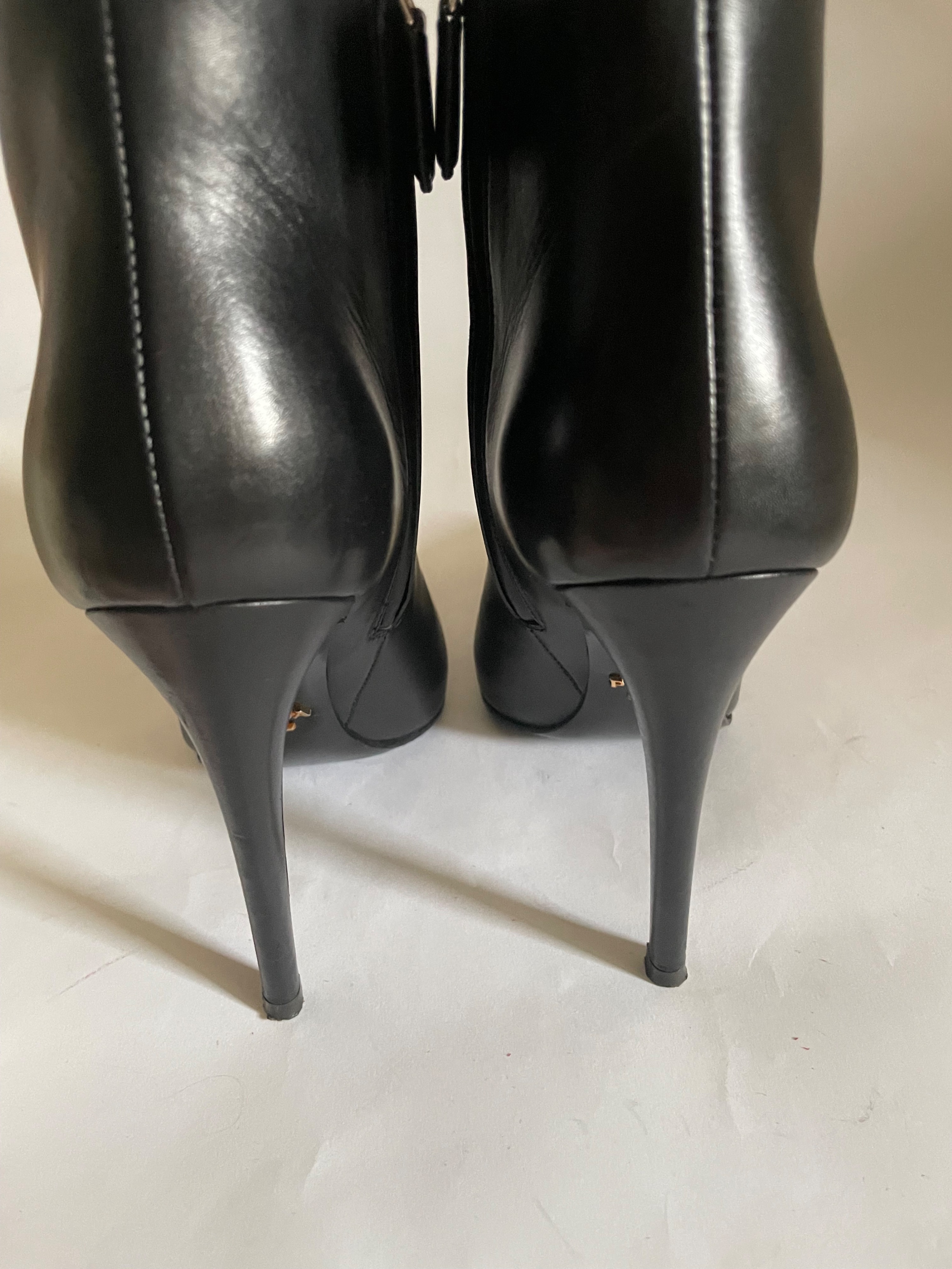 Preowned Prada Black Leather Ankle Boots Size 365