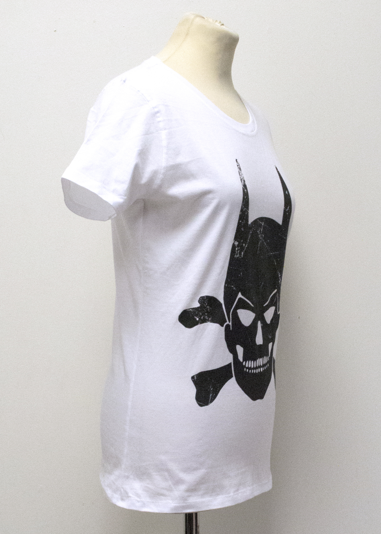 White batskull t-shirt Size M cotton