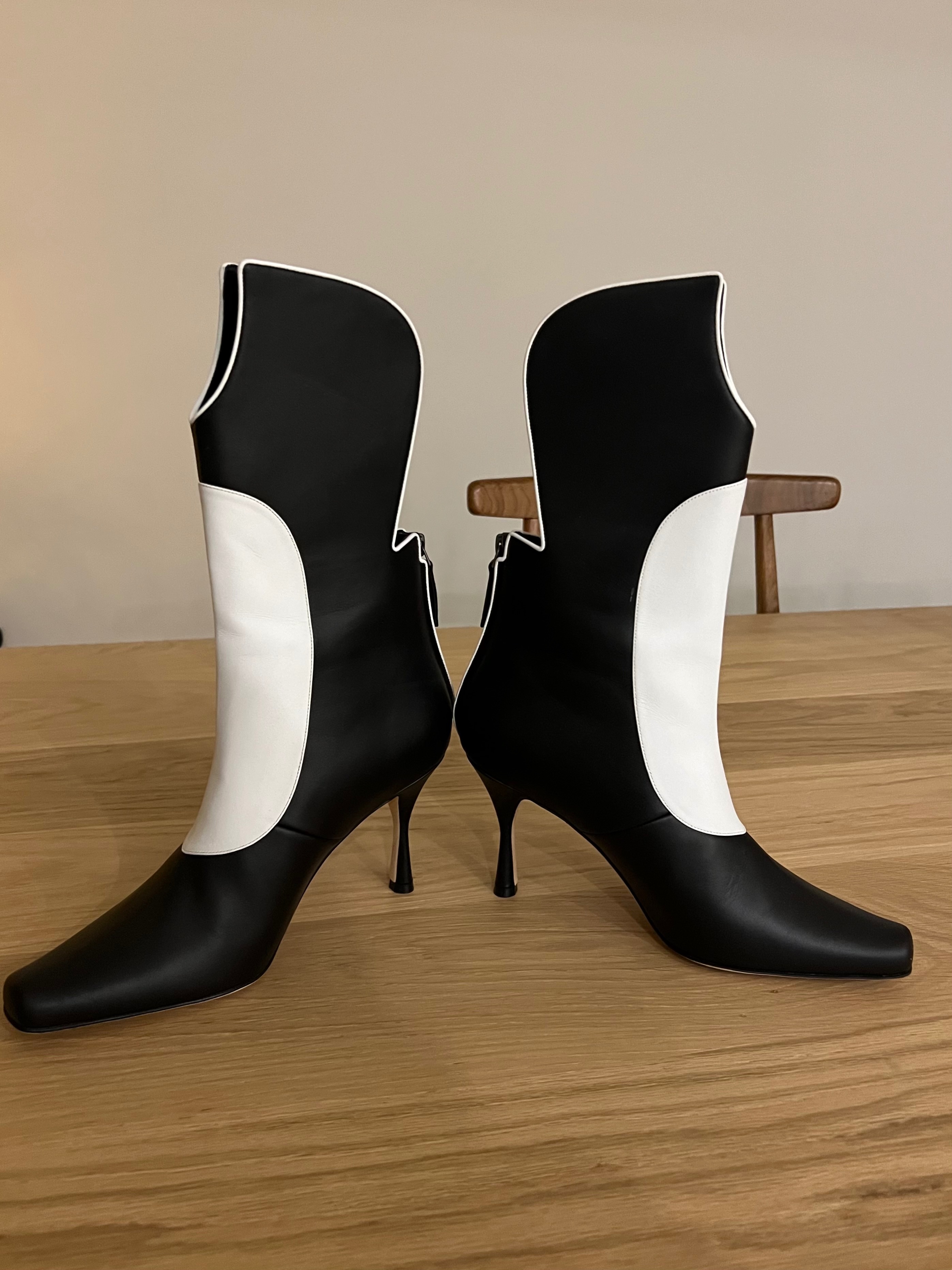 Manolo Blahnik Sambona 90mm Two Tone Leather Boots Size 385