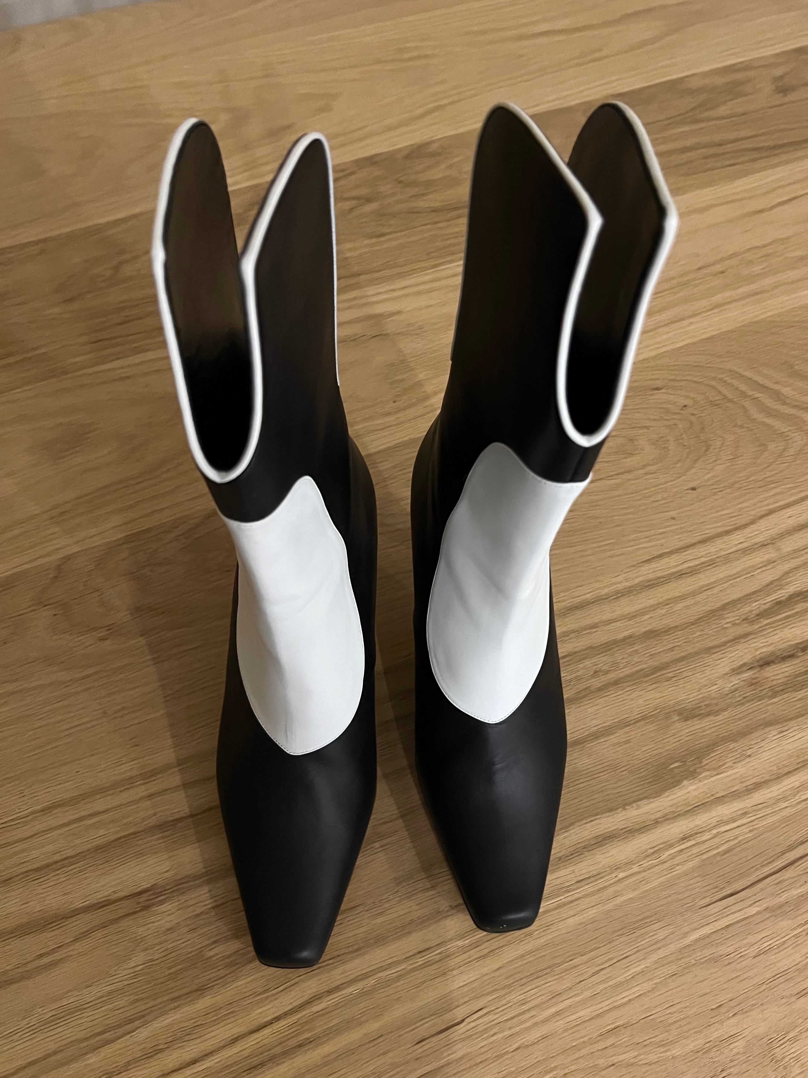 Manolo Blahnik Sambona 90mm Two Tone Leather Boots Size 385