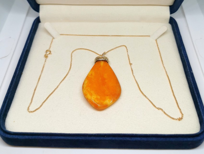 Preowned Bespoke Baltic Amber Yellow Gold Necklace